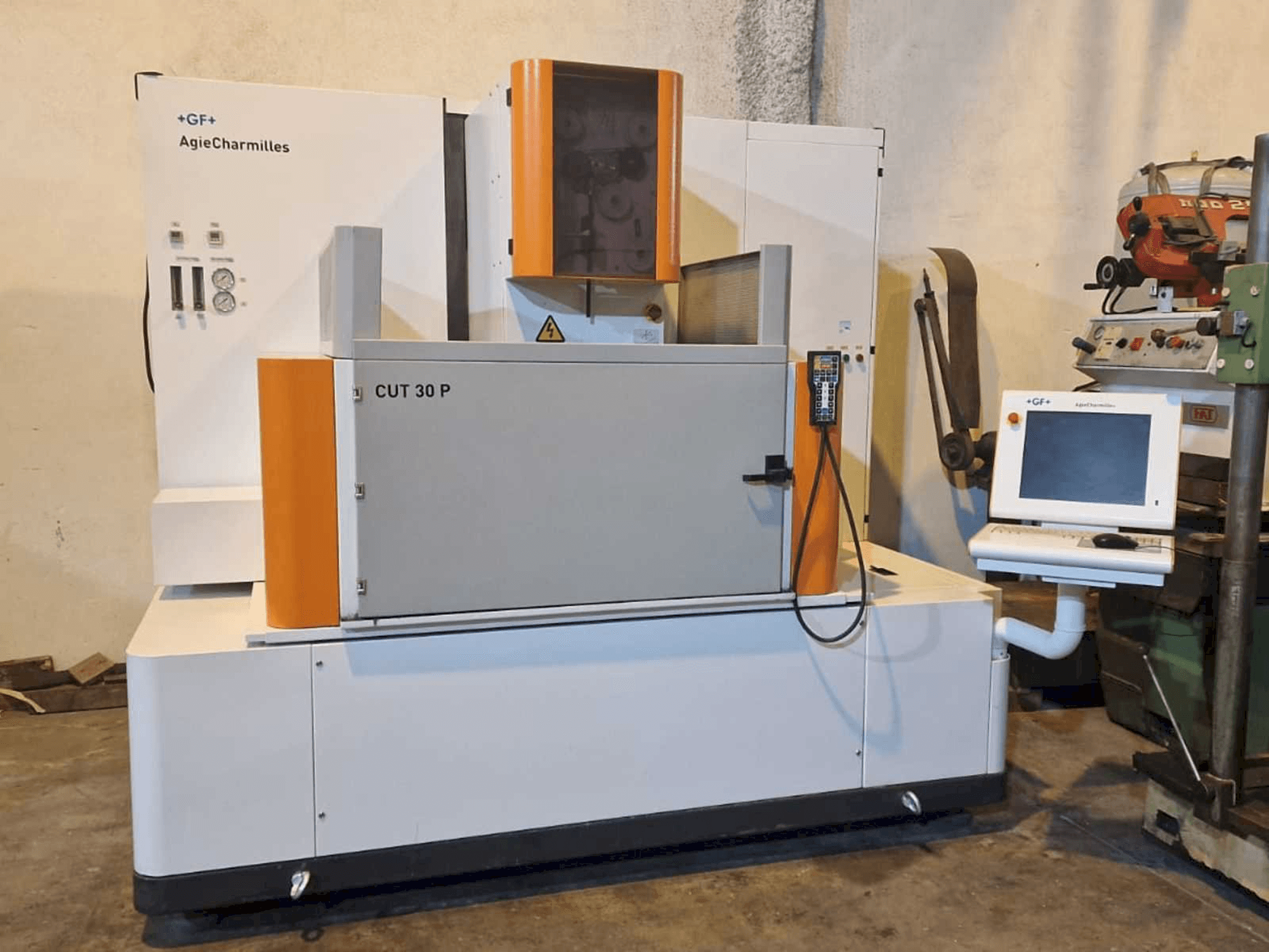 AgieCharmilles CUT 30P-maskinen framifrån