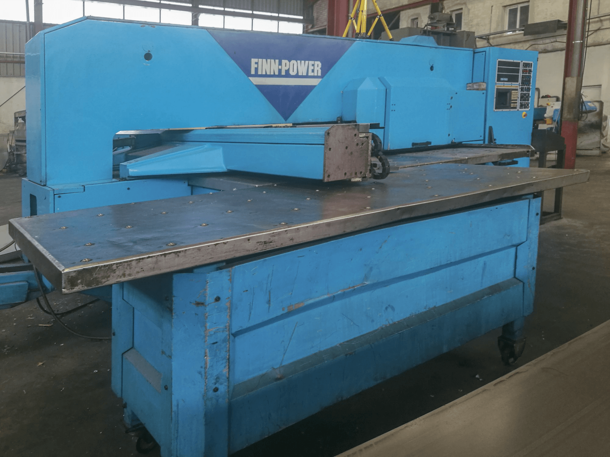 Finn-Power-maskinen sedd från vänsterTP 2020