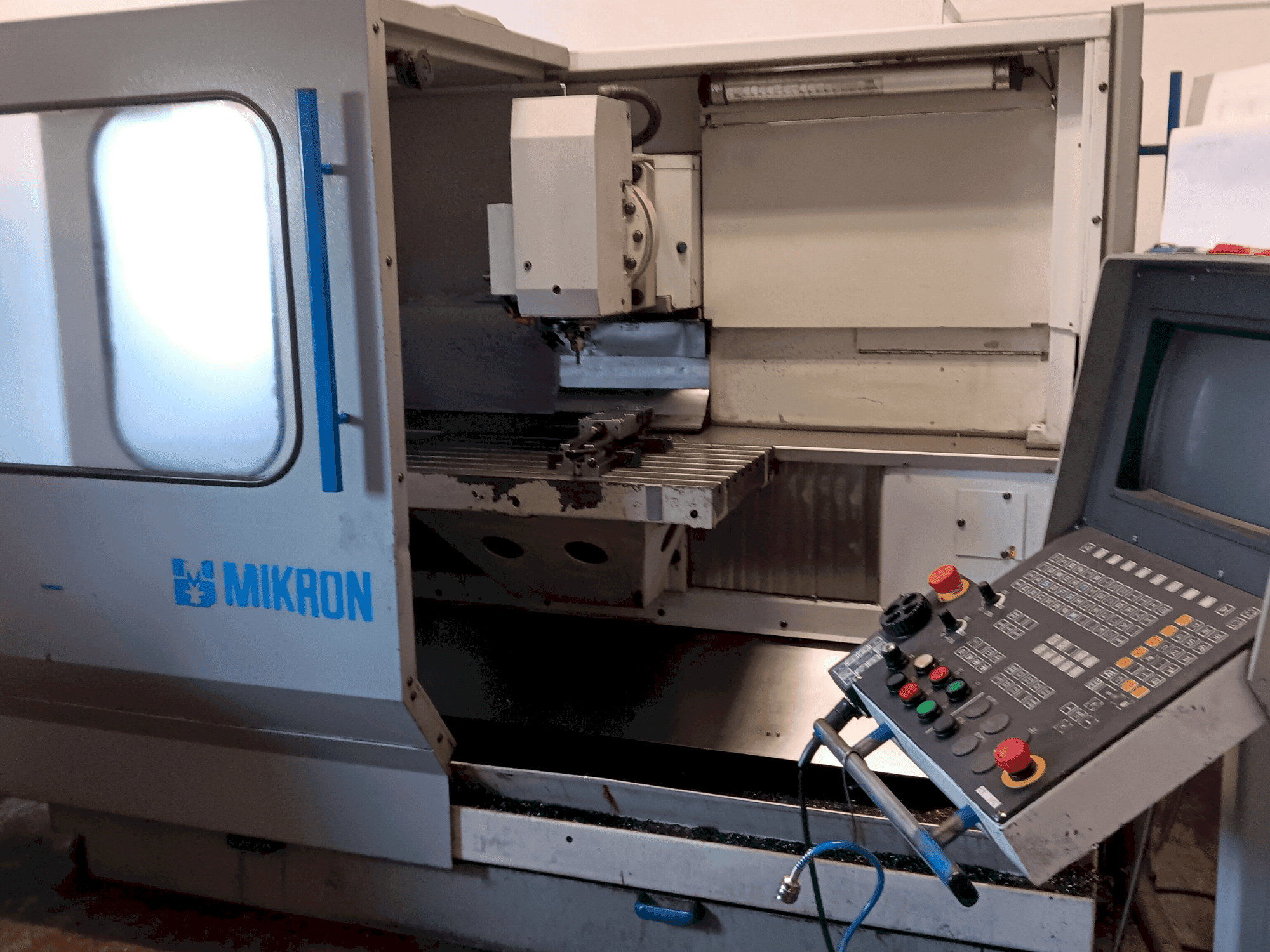MIKRON UM 600-maskinen framifrån