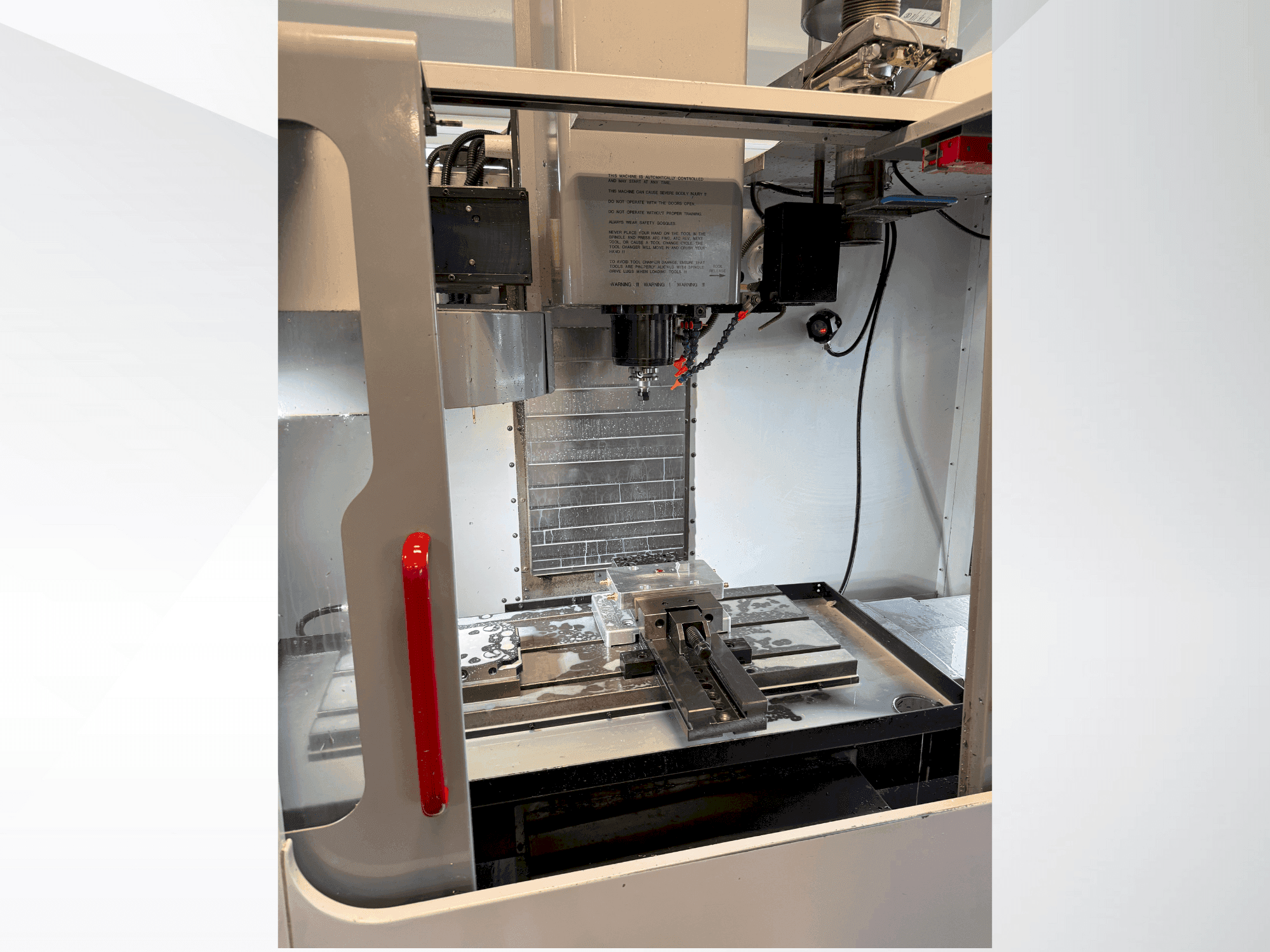 HAAS VF-2DHE-maskinen framifrån