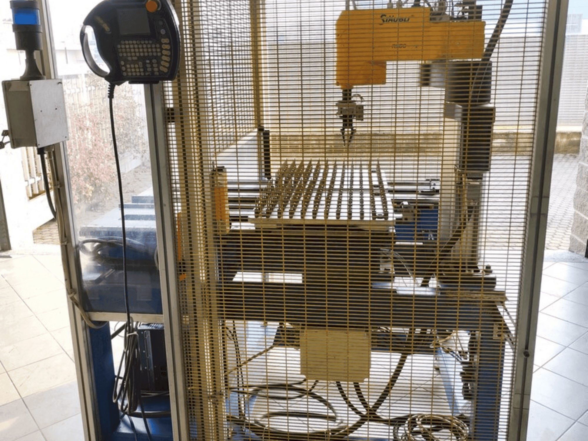 STAUBLI RS80-maskinen framifrån