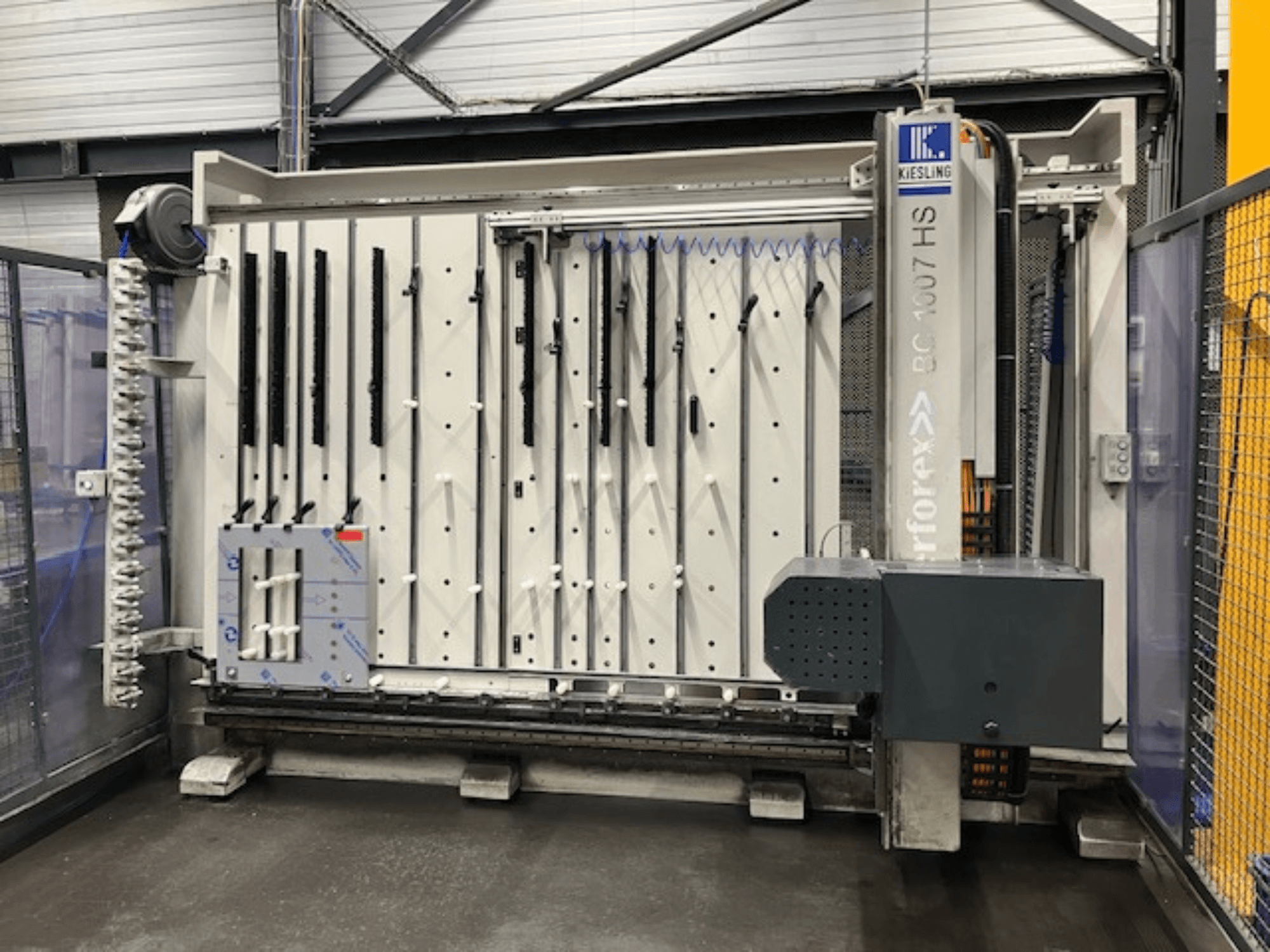 KIESLING Perforex BC1007HS horisontellt bearbetningscenter, sidovy som visar verktygshållare och kontrollpanel.