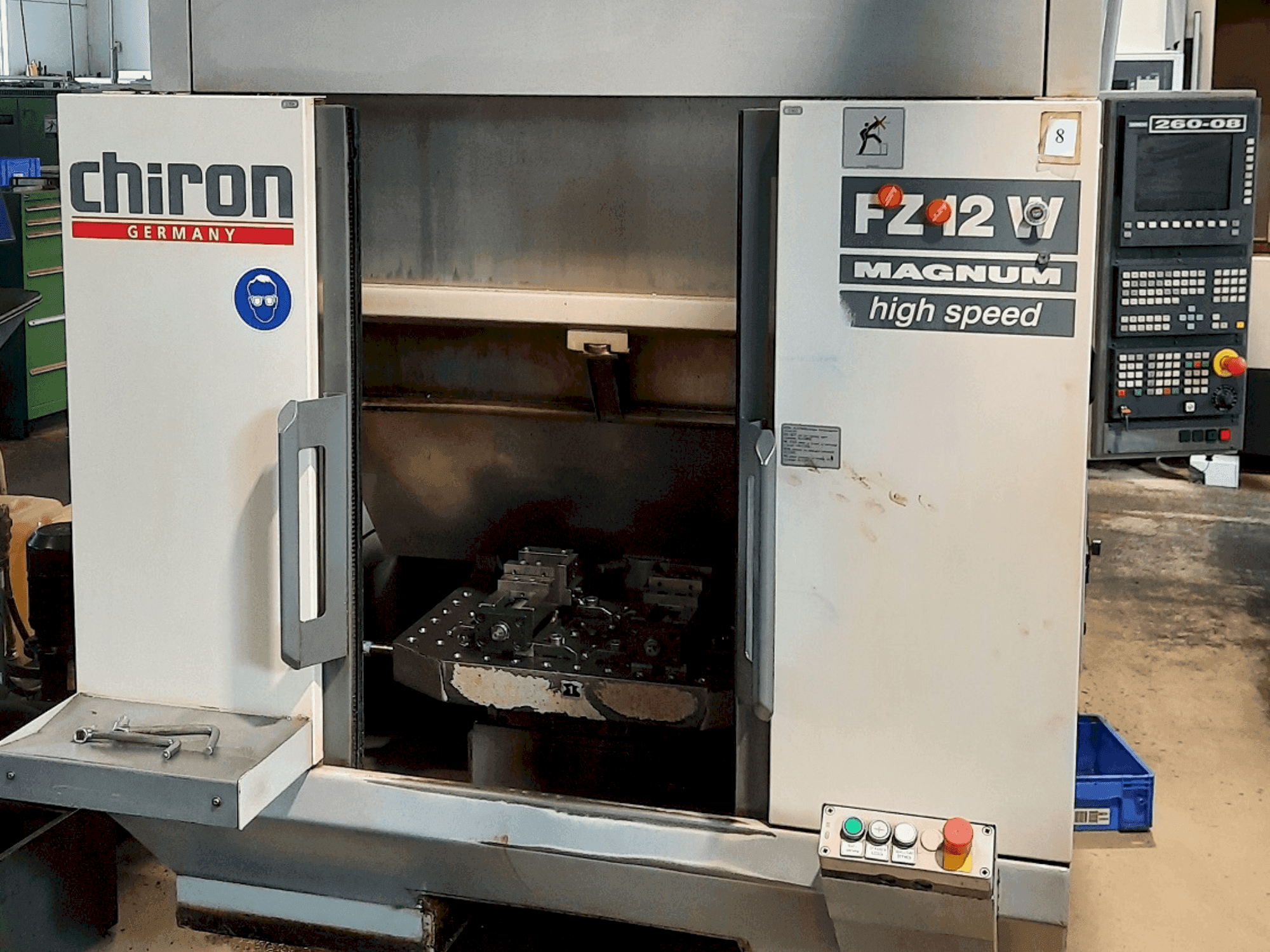 CHIRON FZ 12 W-maskinen framifrån