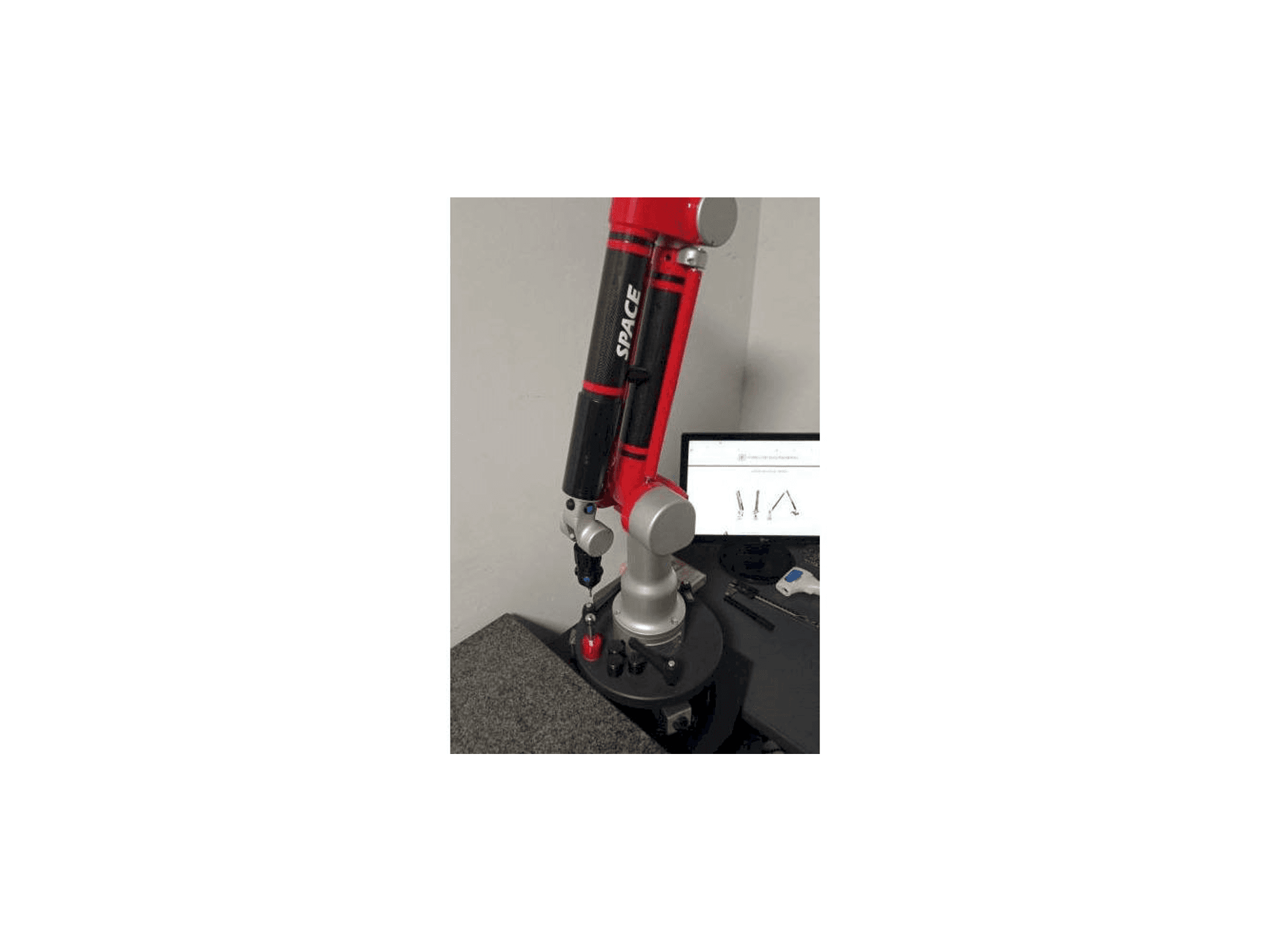 Tomelleri Engineering Space - 6 Axes-maskinen framifrån