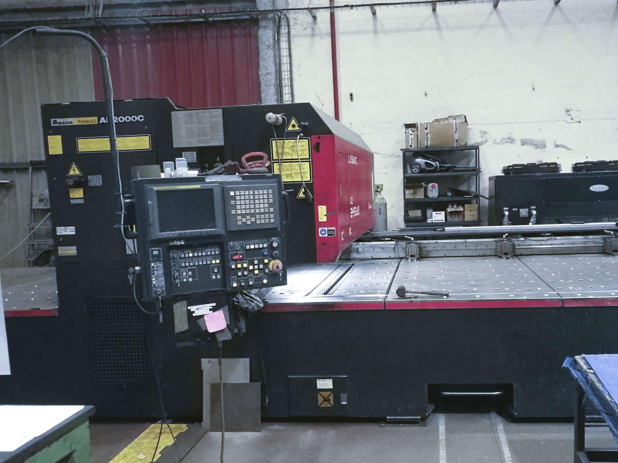 AMADA-maskinen framifrånLC 2415 α3