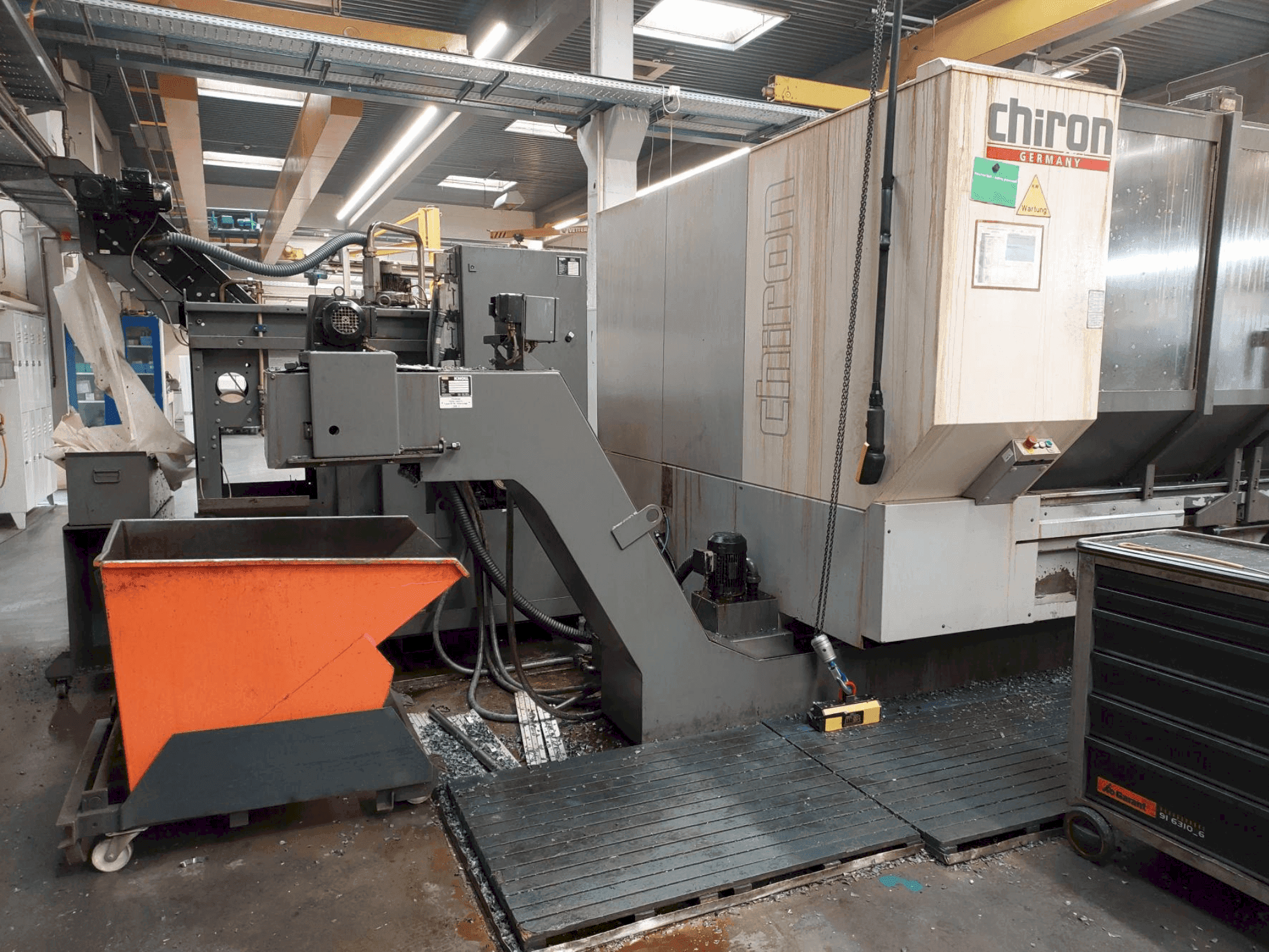 CHIRON FZ28 KL (2004)-maskinen sedd från vänster sida