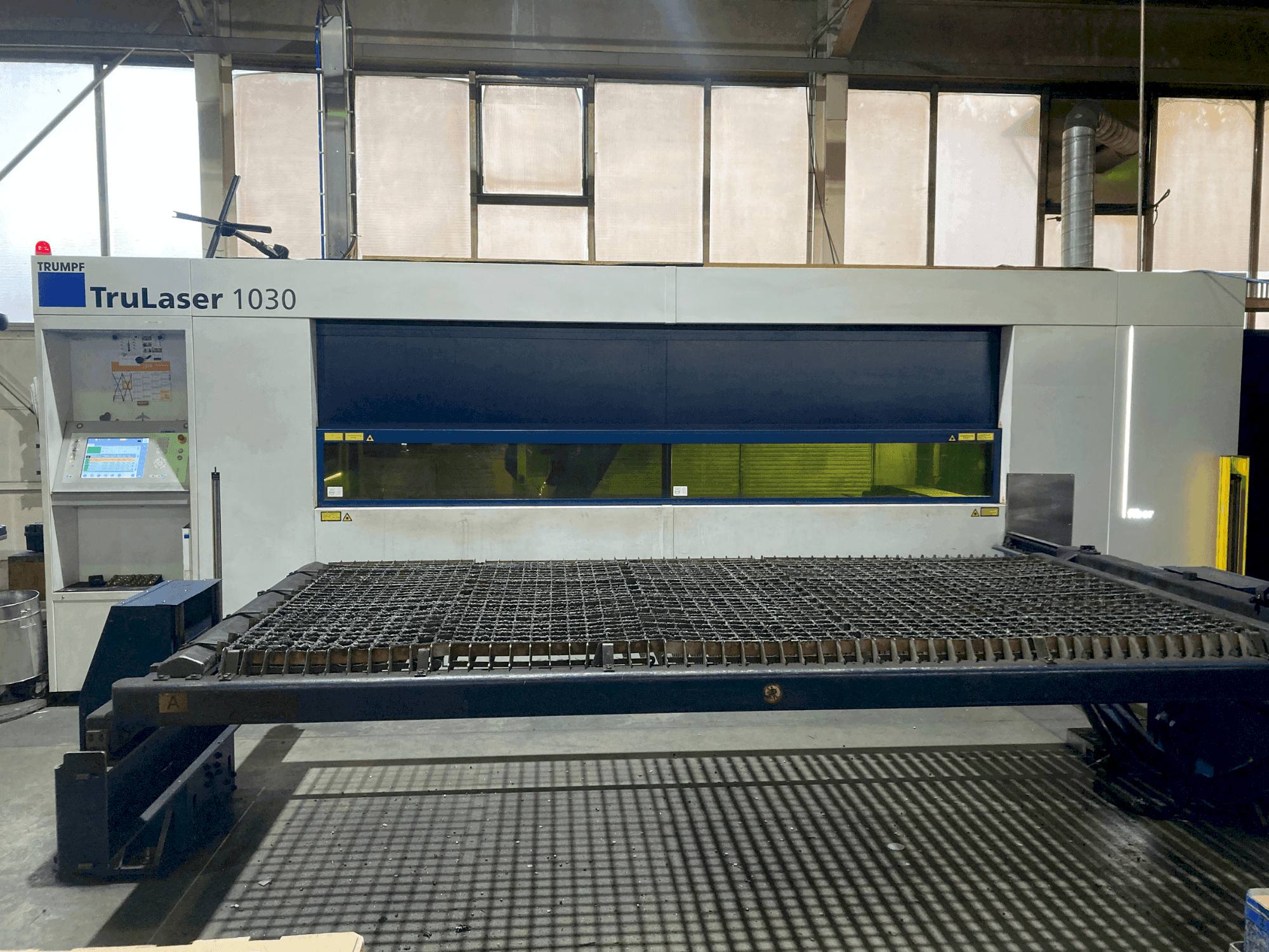 TRUMPF TruLaser 1030-maskinen framifrån