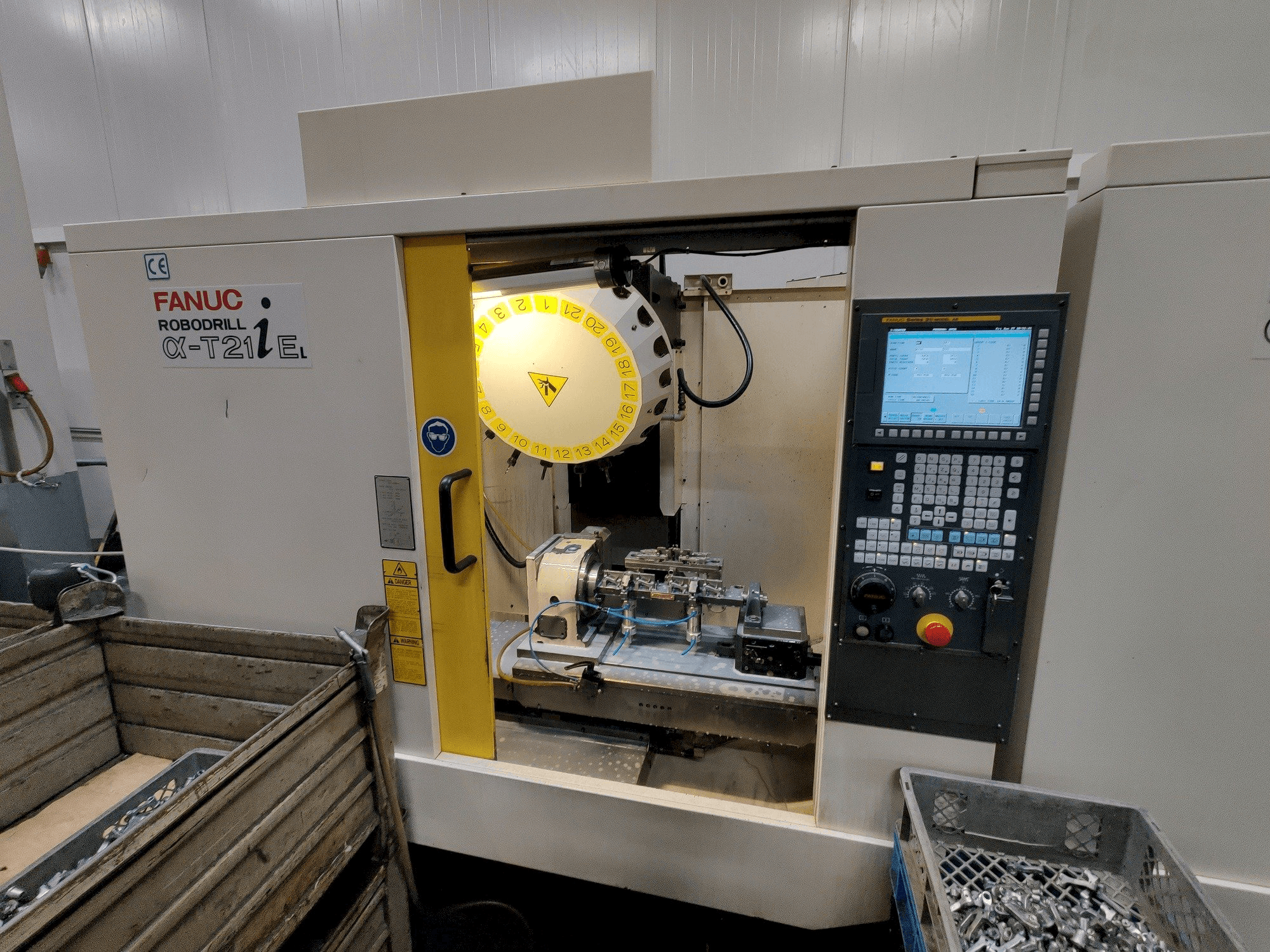FANUC Robodrill α-T21iEL-maskinen framifrån