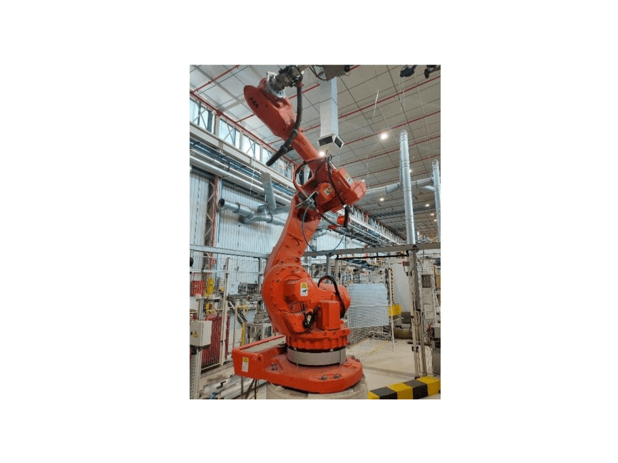 ABB IRB 6600-175/2.55-maskinen sedd från vänster sida