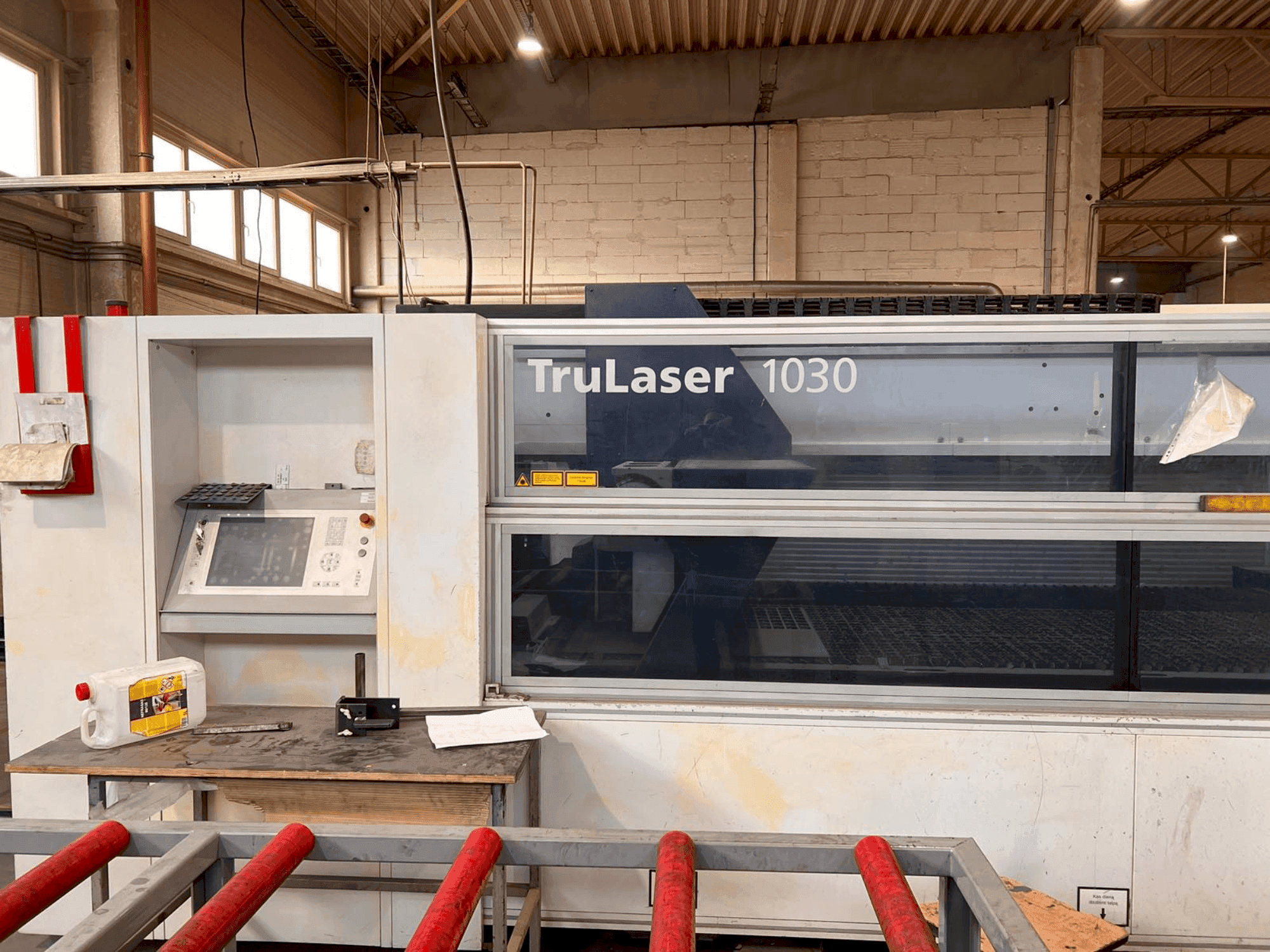 TRUMPF TruLaser 1030-maskinen framifrån