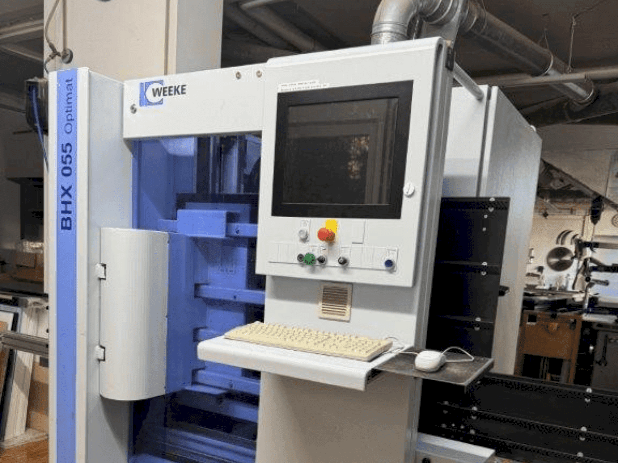 HOMAG WEEKE BHX 055-maskinen framifrån