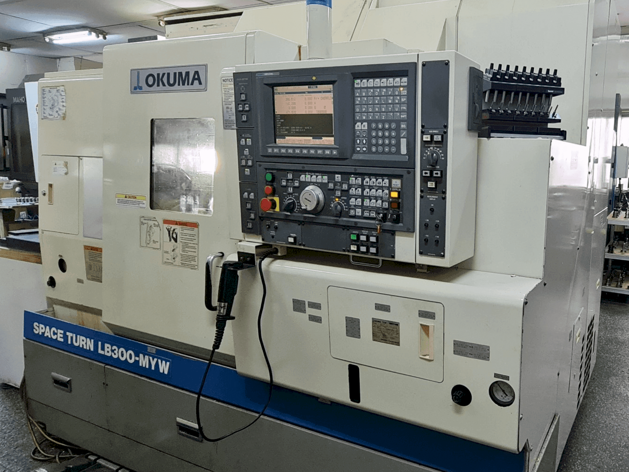 Okuma Space Turn LB 300 MYW-maskinen framifrån