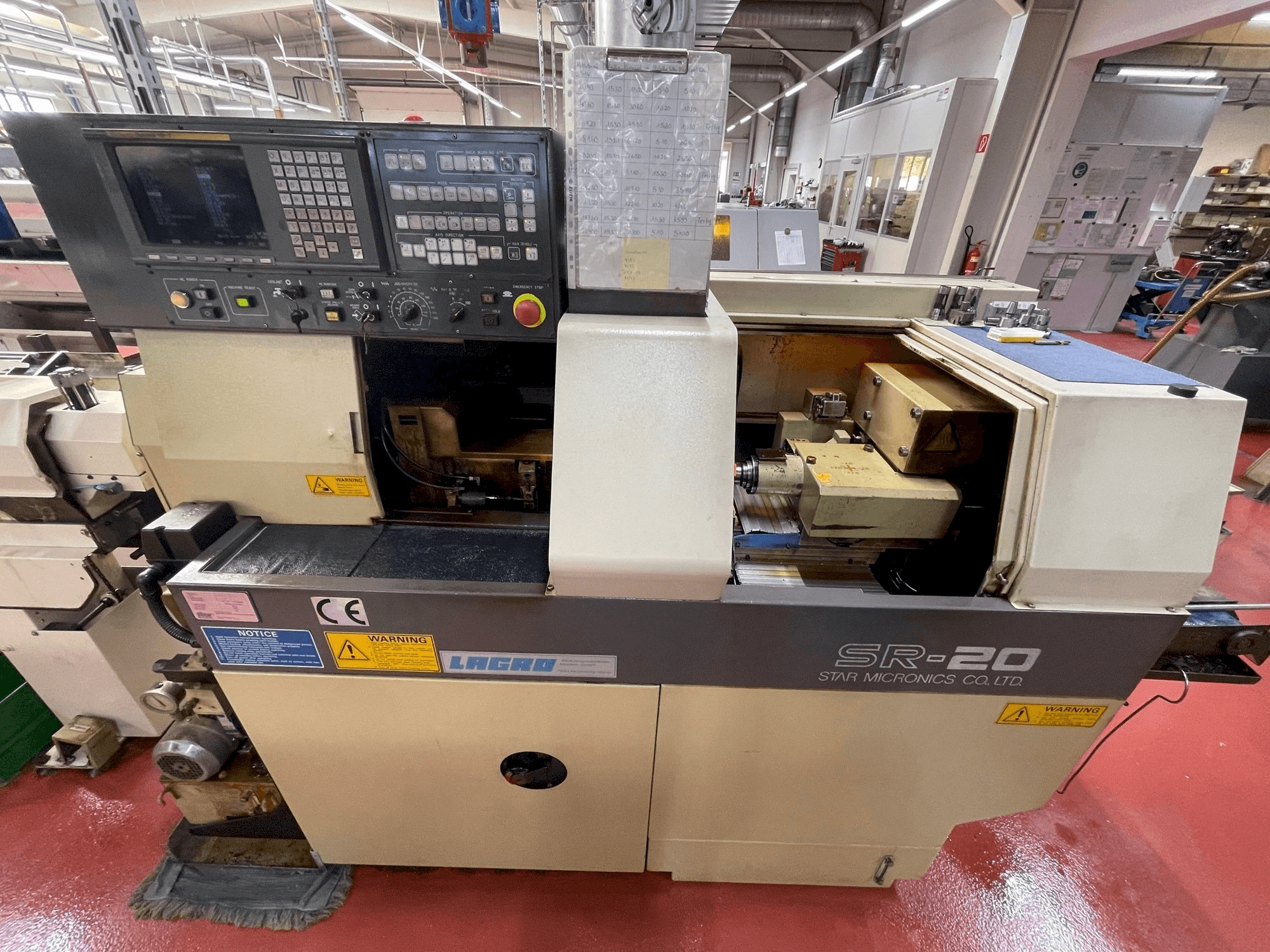 Star SR-20-maskinen framifrån