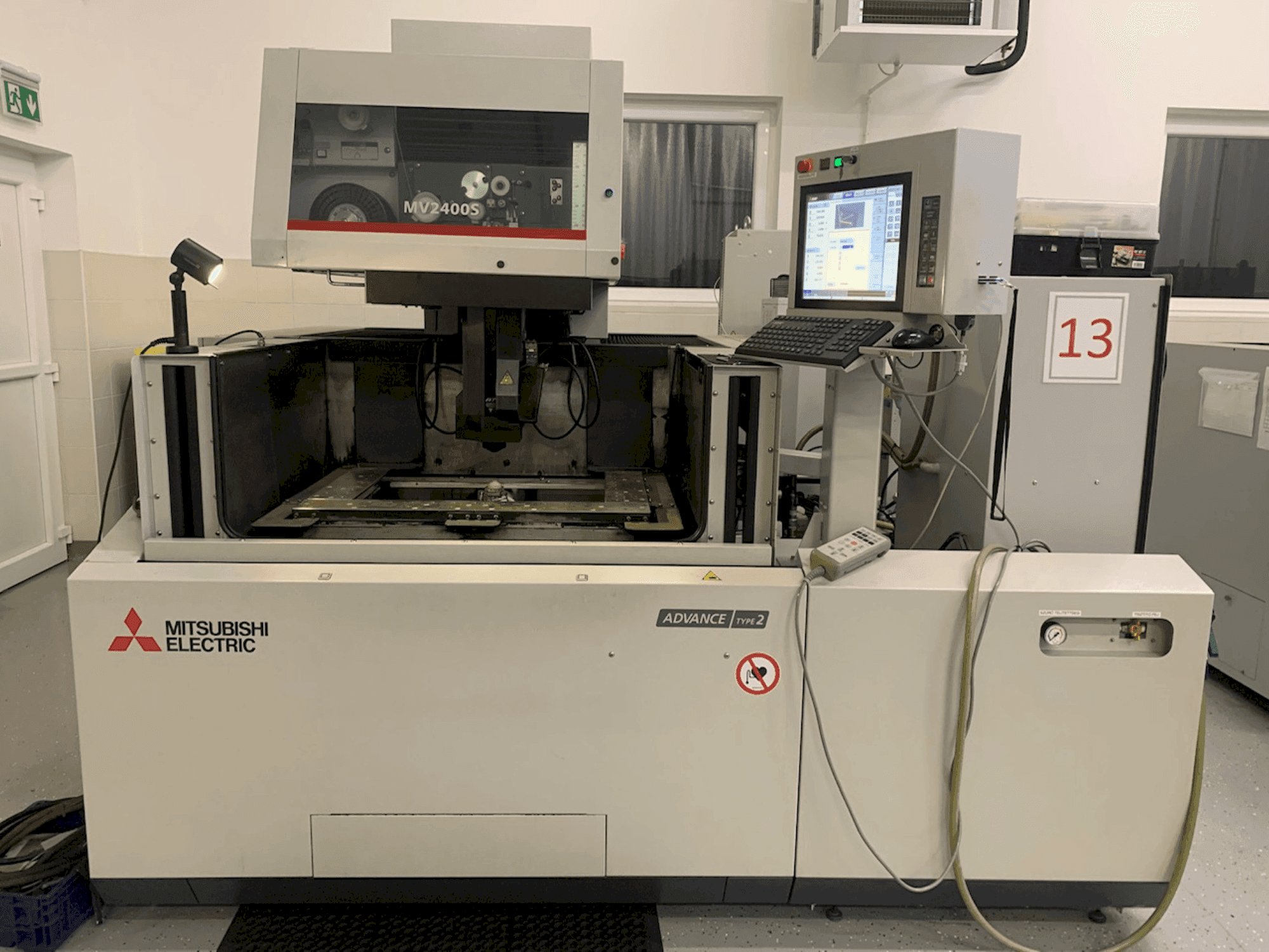 Mitsubishi MV2400S-maskinen framifrån