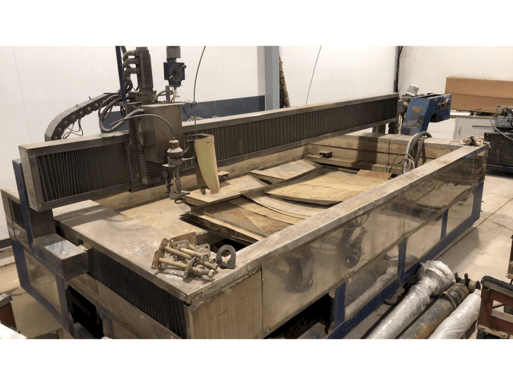 Waterjet Italy WF 1630 CNC-maskinen framifrån
