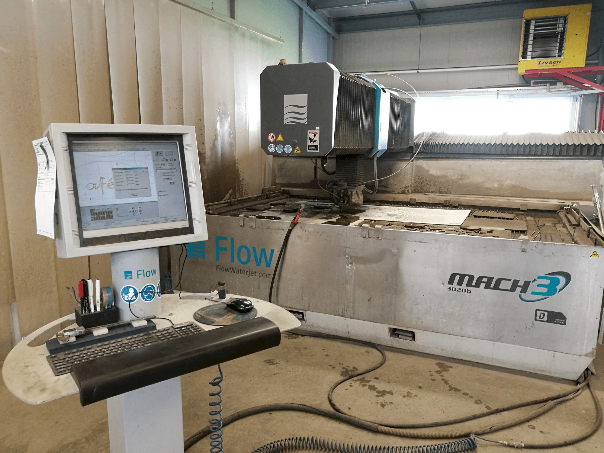 Flow Mach3-3020b DWJ-maskinen framifrån