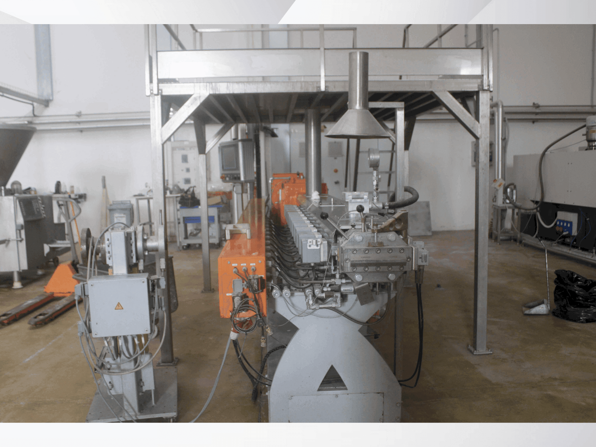 Leistritz ZSE60MAXX-48D-maskinen framifrån