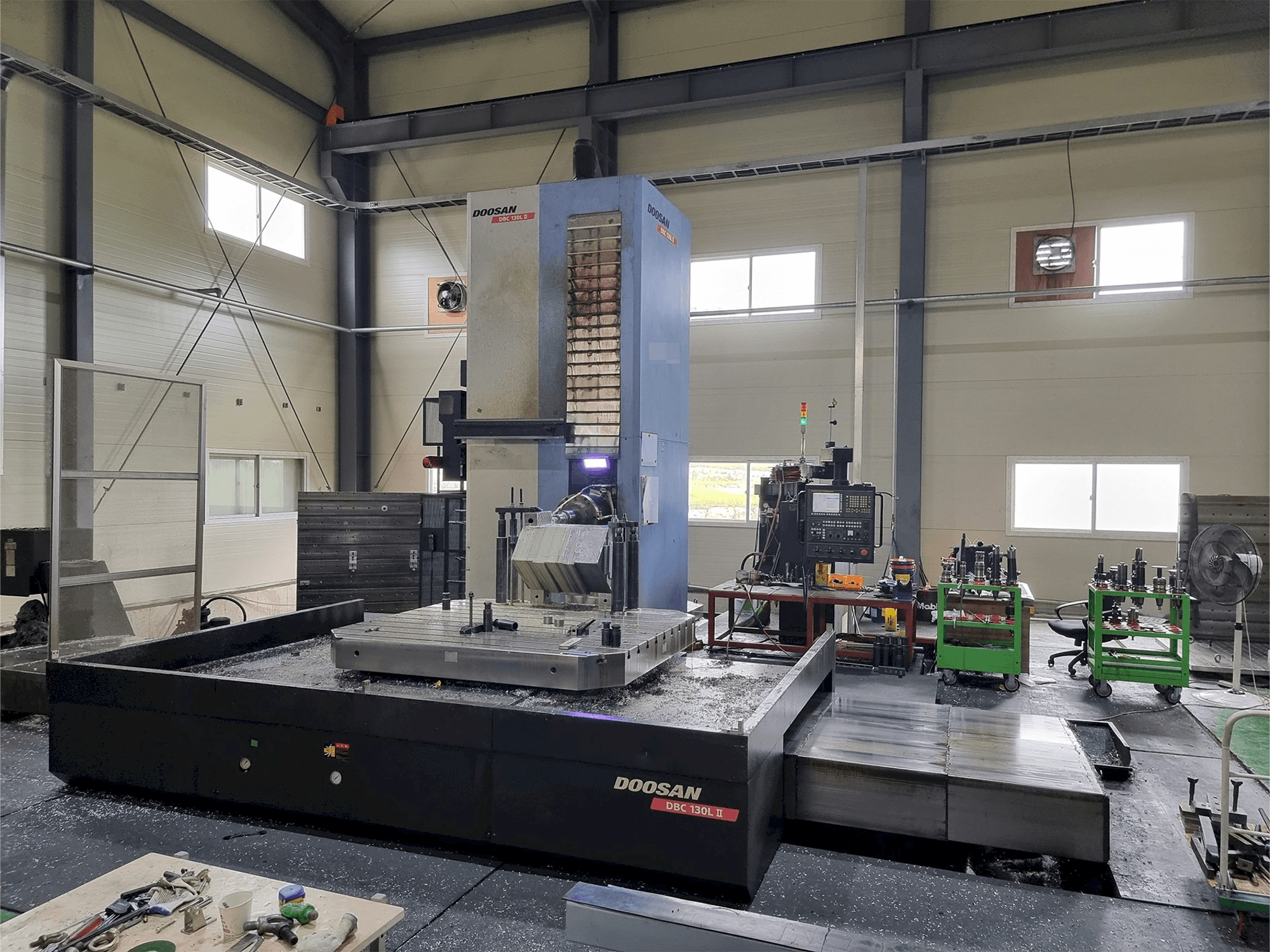 Doosan DBC 130L II-maskinen framifrån