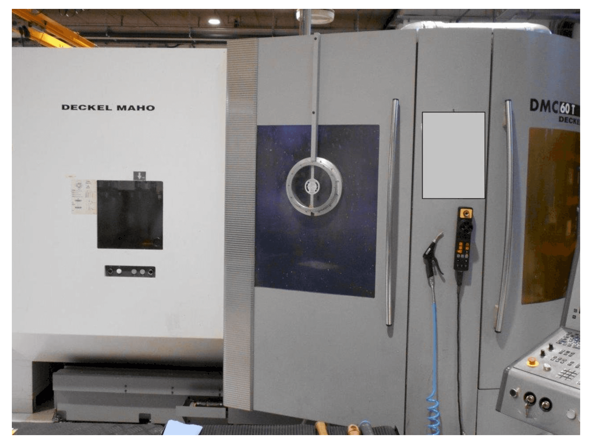 DECKEL MAHO DMC 60T-maskinen framifrån