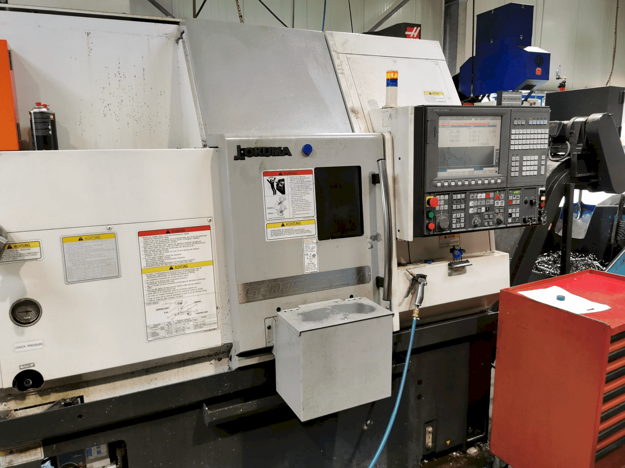 Okuma GENOS L200E-MY-maskinen framifrån