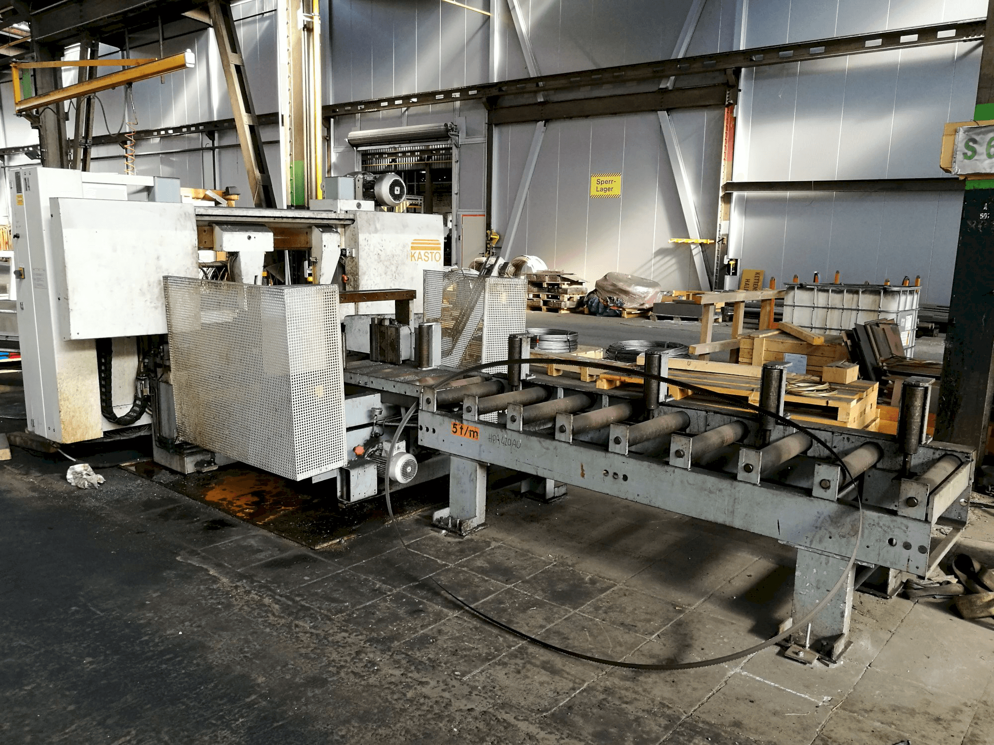 KASTO-maskinen sedd från högerHBA 420 AU