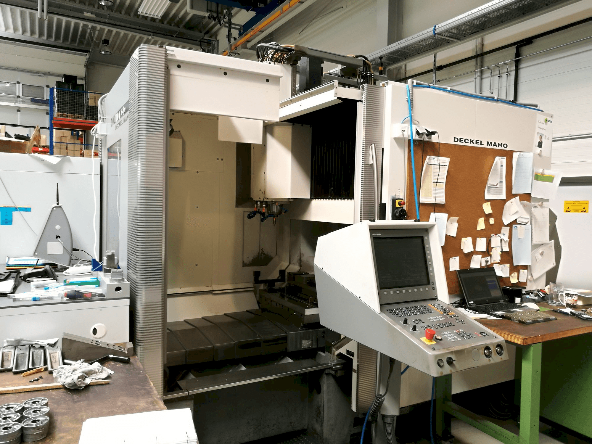 DECKEL MAHO DMC 100 V Hi-Dyn-maskinen framifrån