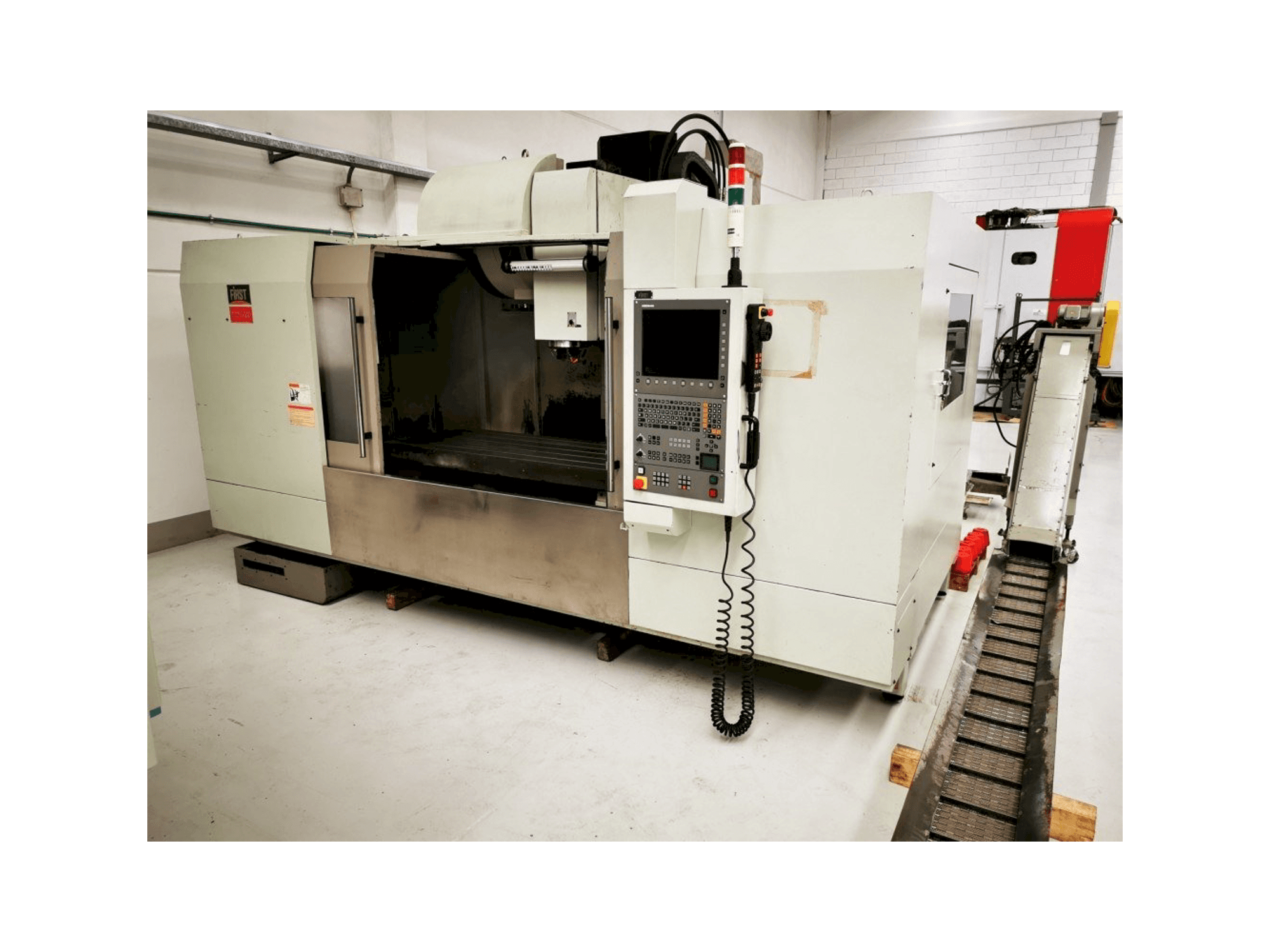 FIRST MCV 1500-maskinen framifrån