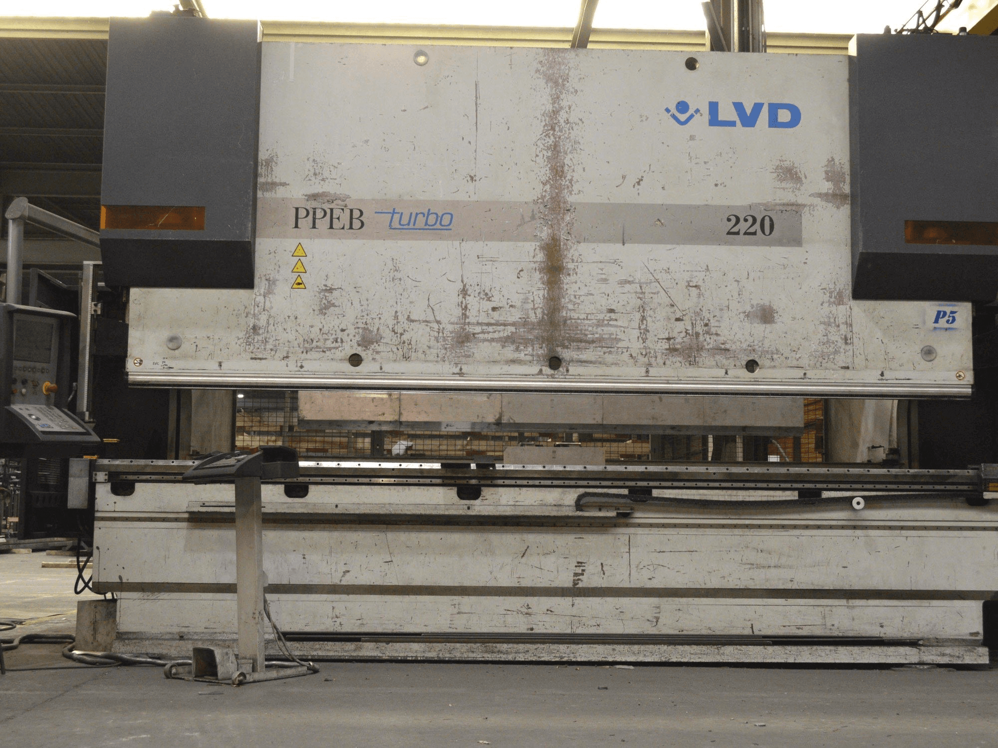 LVD PPEB 220/42-maskinen framifrån
