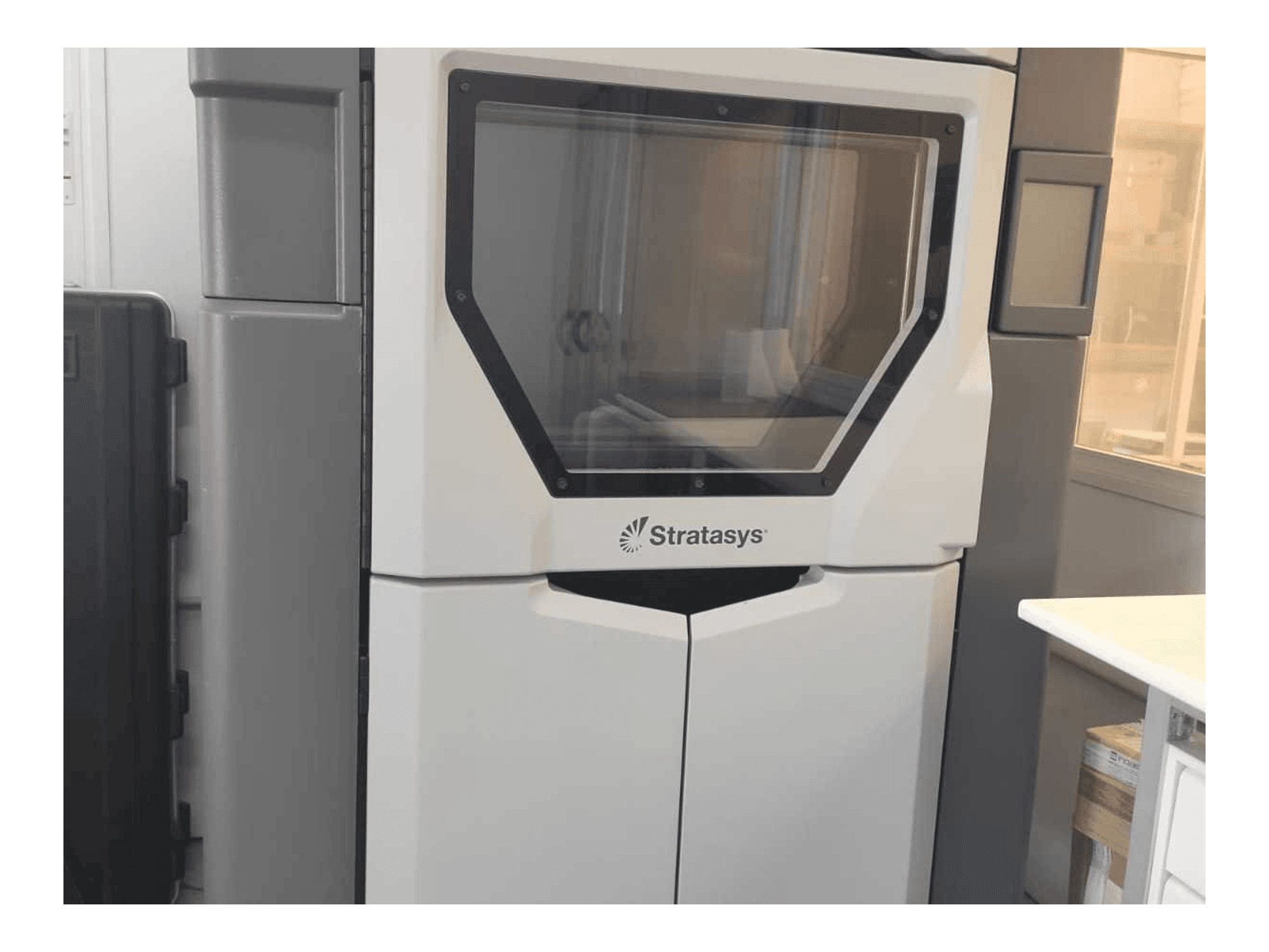 Stratasys Fortus 450MC-maskinen framifrån