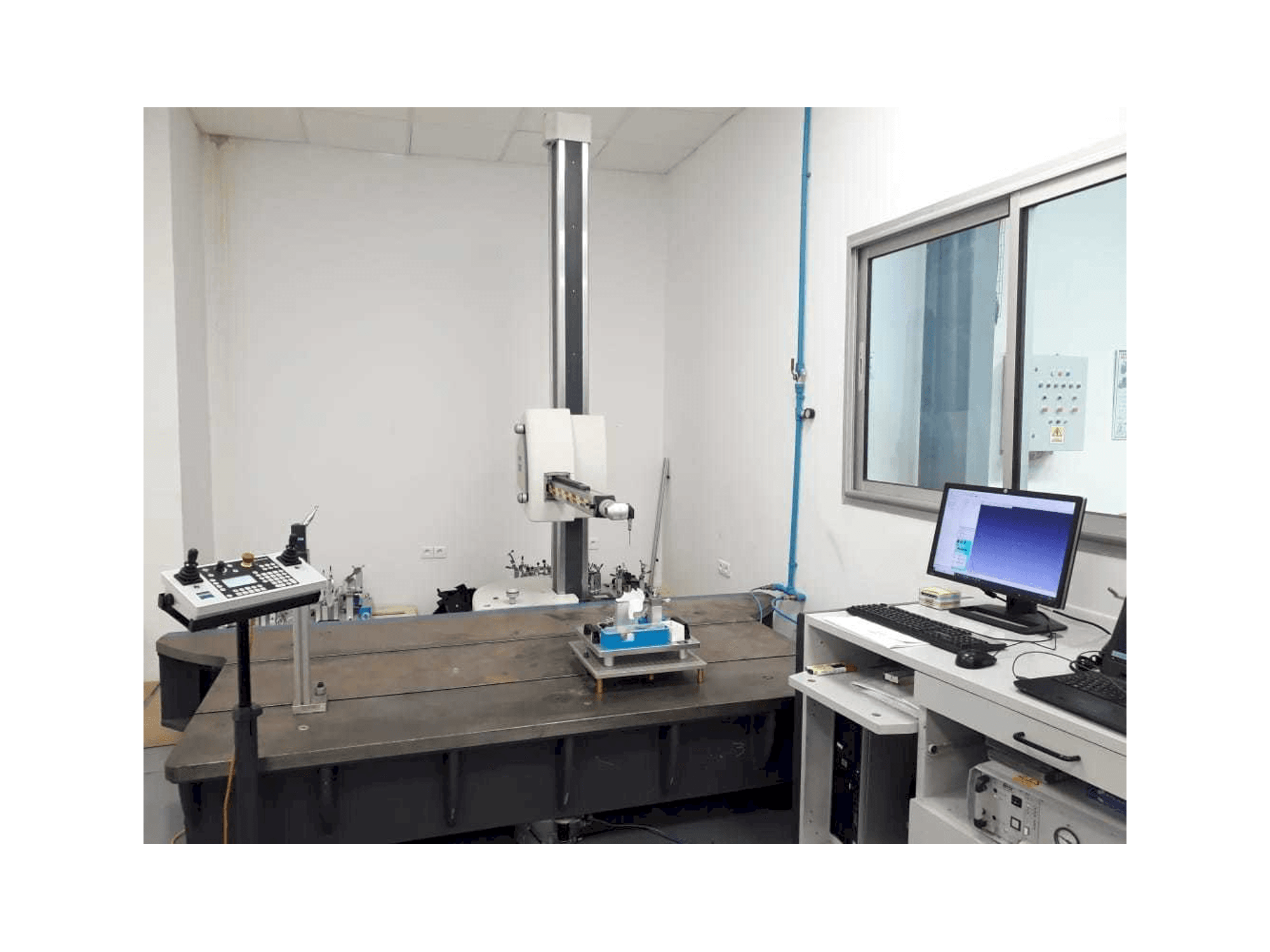 ZEISS Carmet CNC-maskinen framifrån