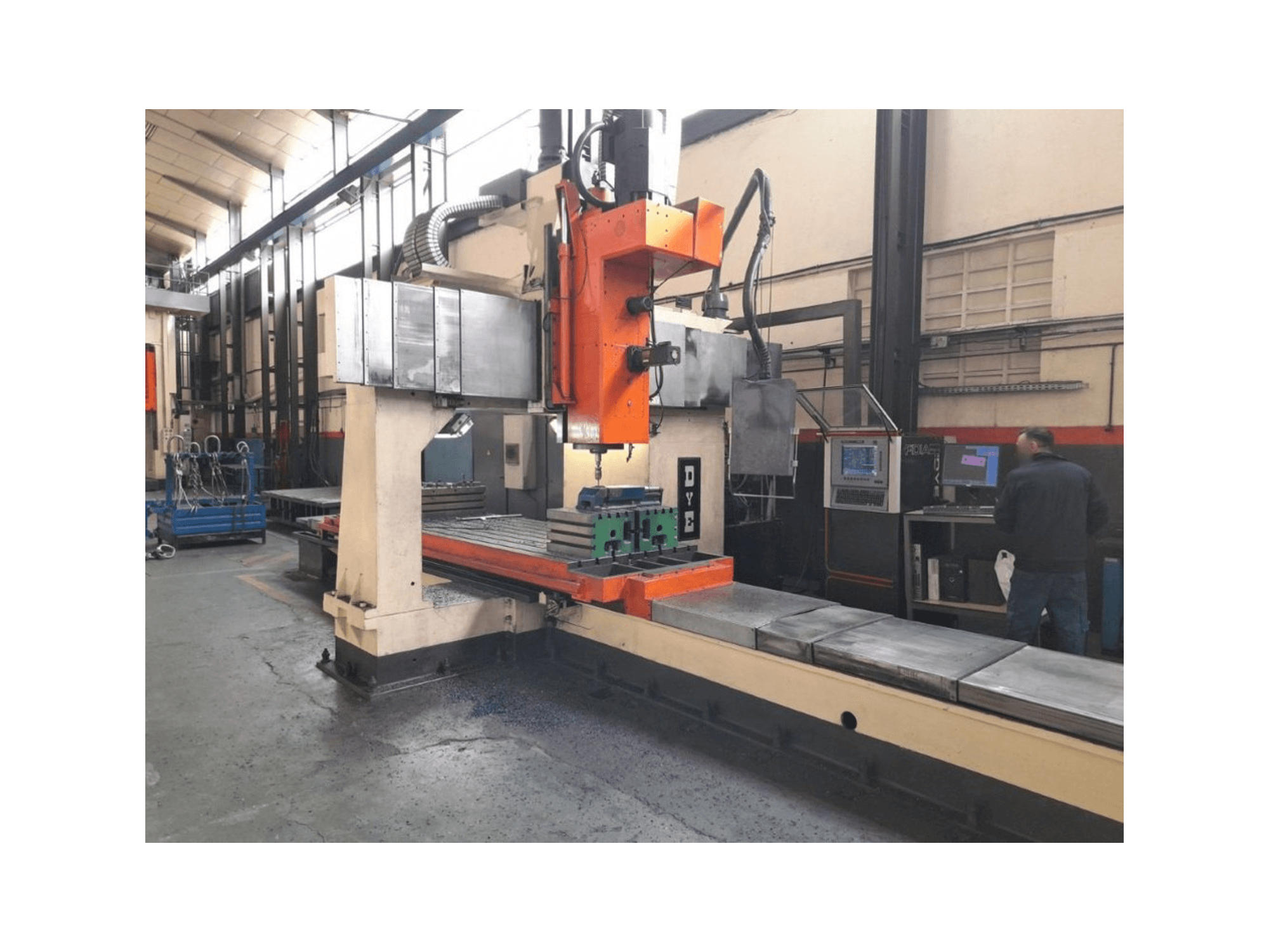 DYE FBF-C-N/C-maskinen framifrån