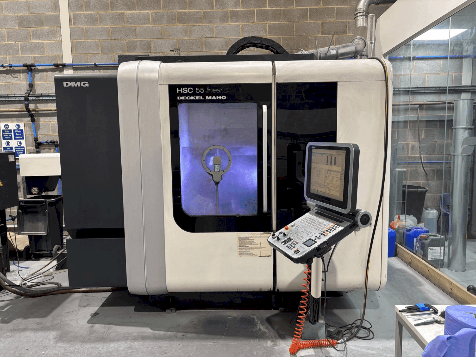 DMG DECKEL MAHO HSC 55 linear-maskinen framifrån