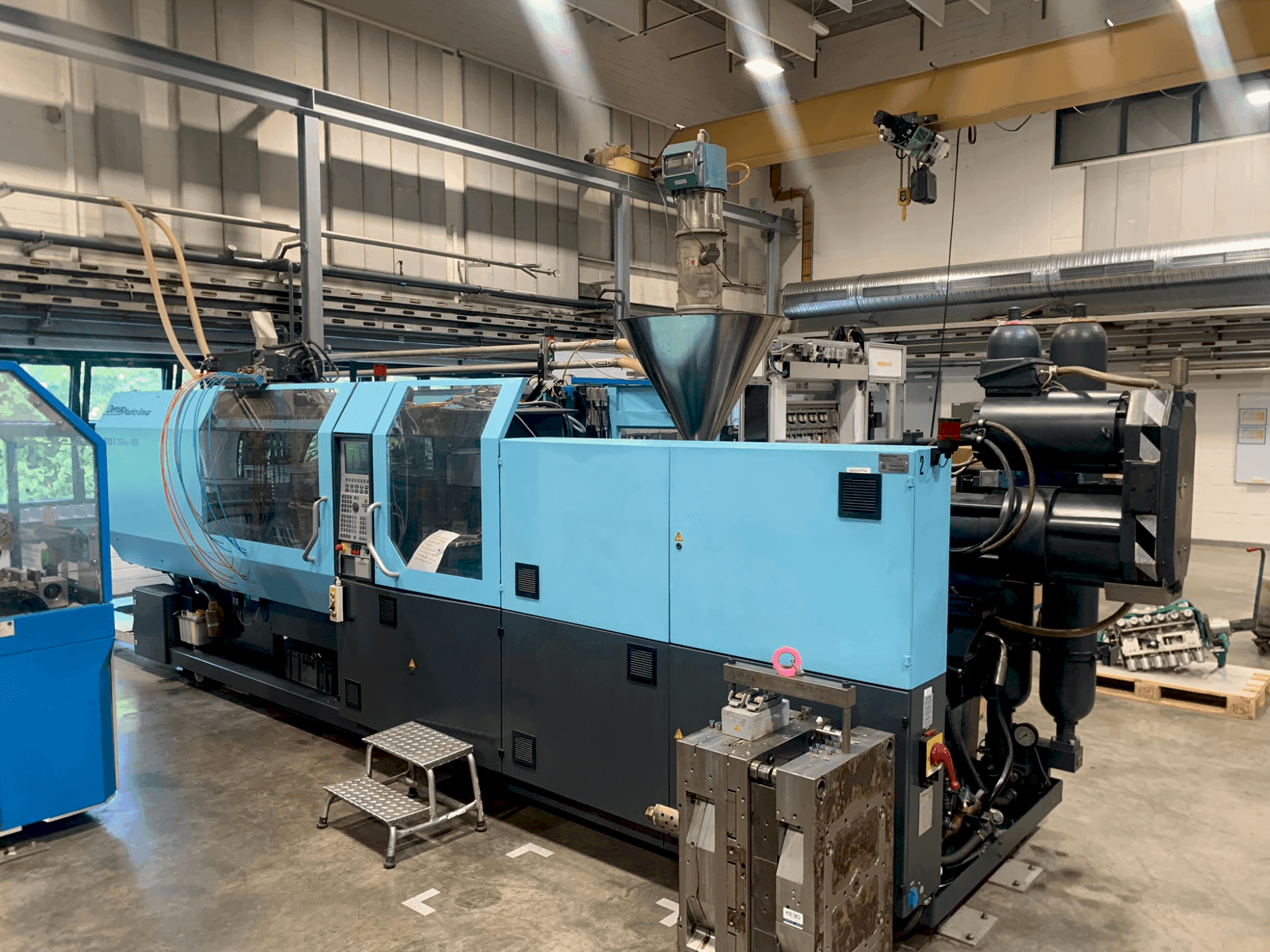 DEMAG EL-Exis S 250/630-1450-maskinen framifrån