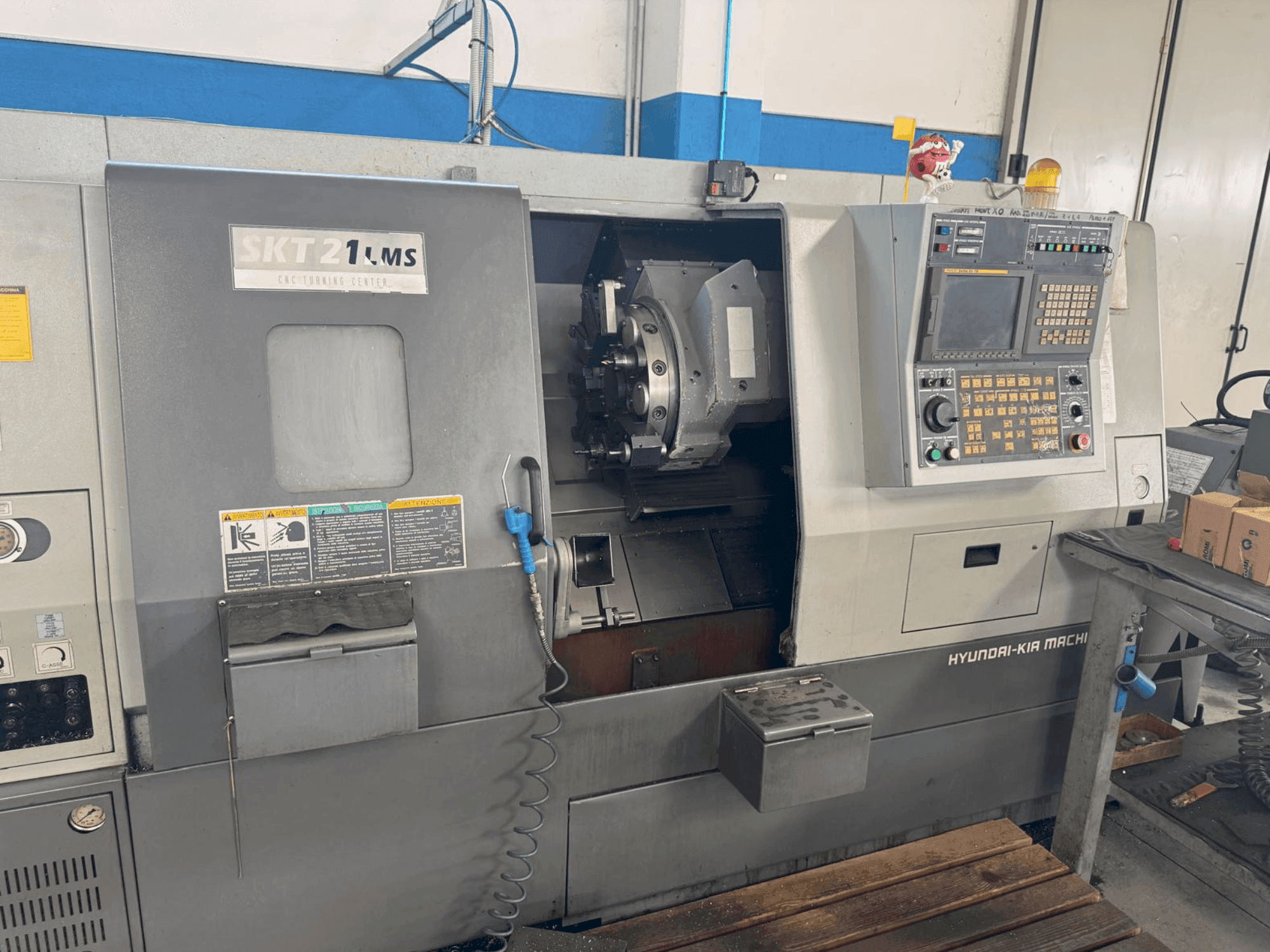 HYUNDAI KIA SKT 21 LMS-maskinen framifrån