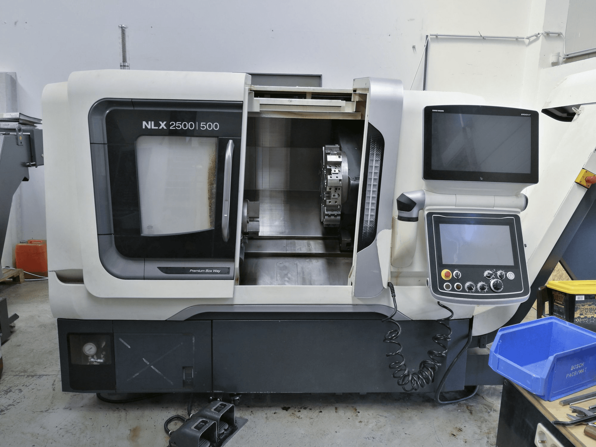 DMG MORI-maskinen framifrånNLX 2500/500