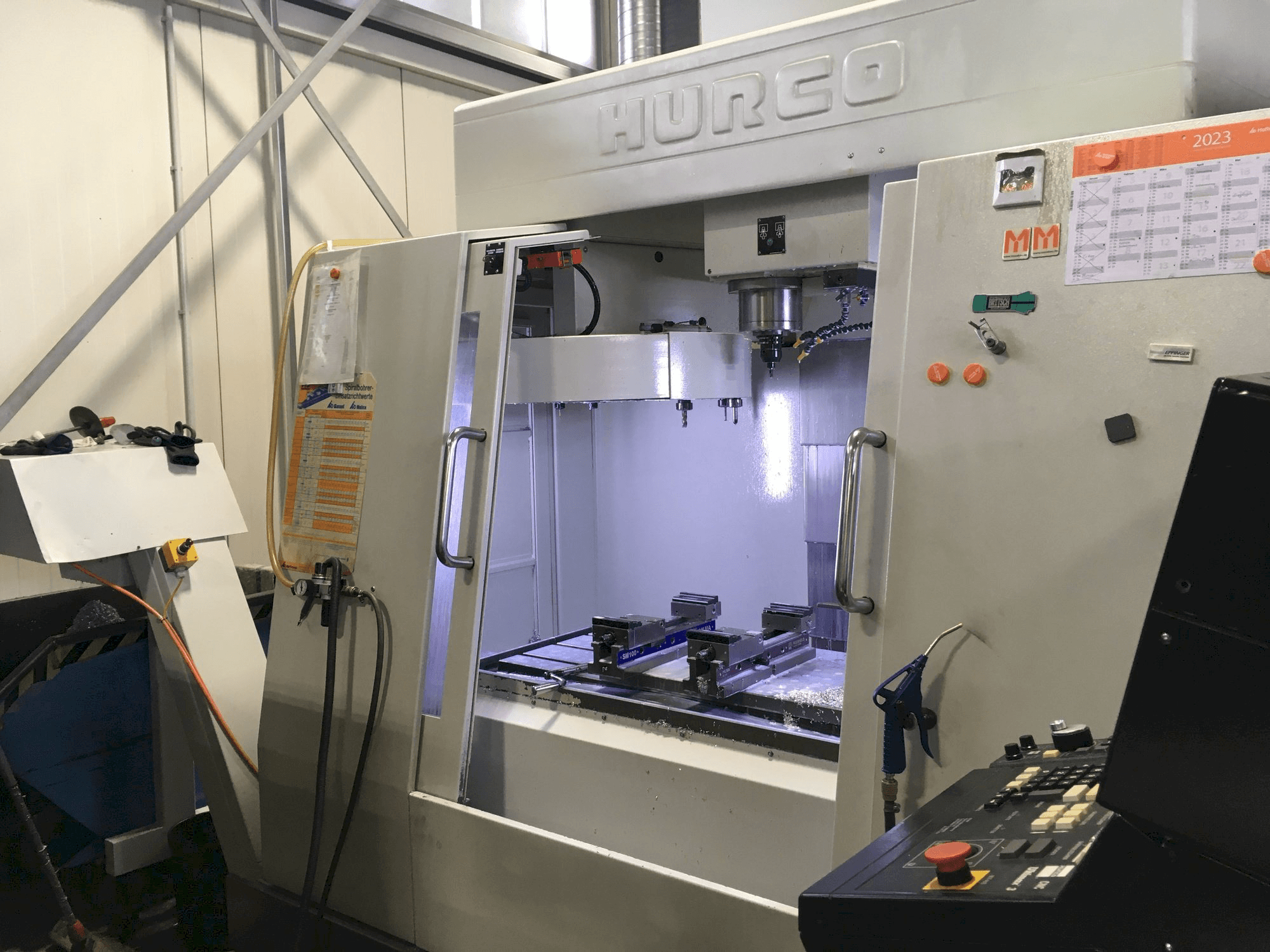 Hurco BAC 30 HTM-maskinen framifrån