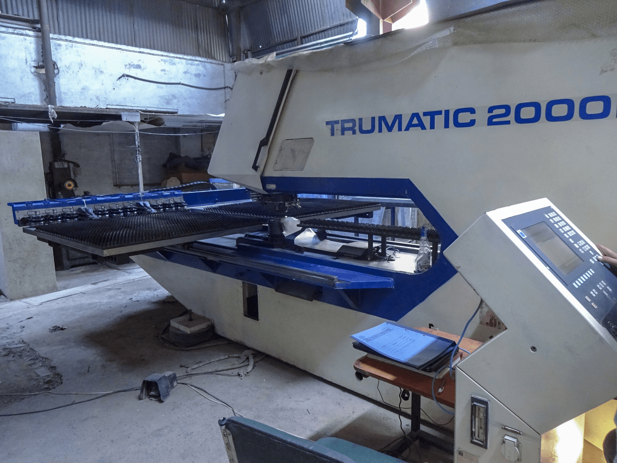 Trumpf-maskinen framifrånTrumatic 2000 R