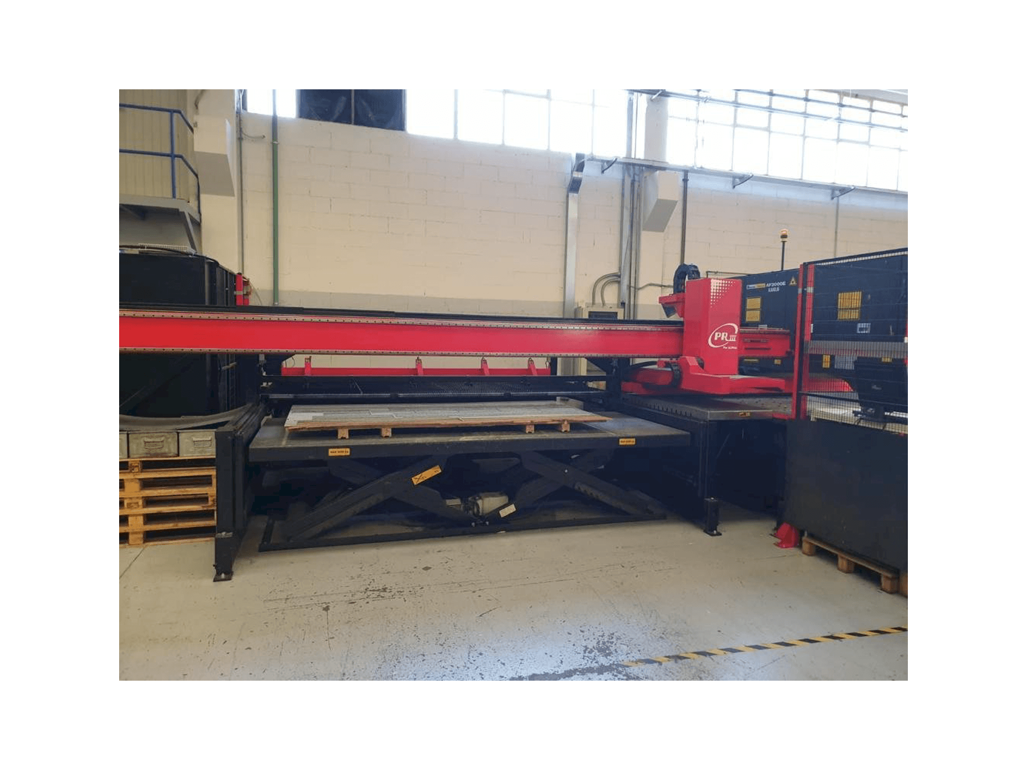 AMADA LC 2415 ALFA IV-maskinen framifrån