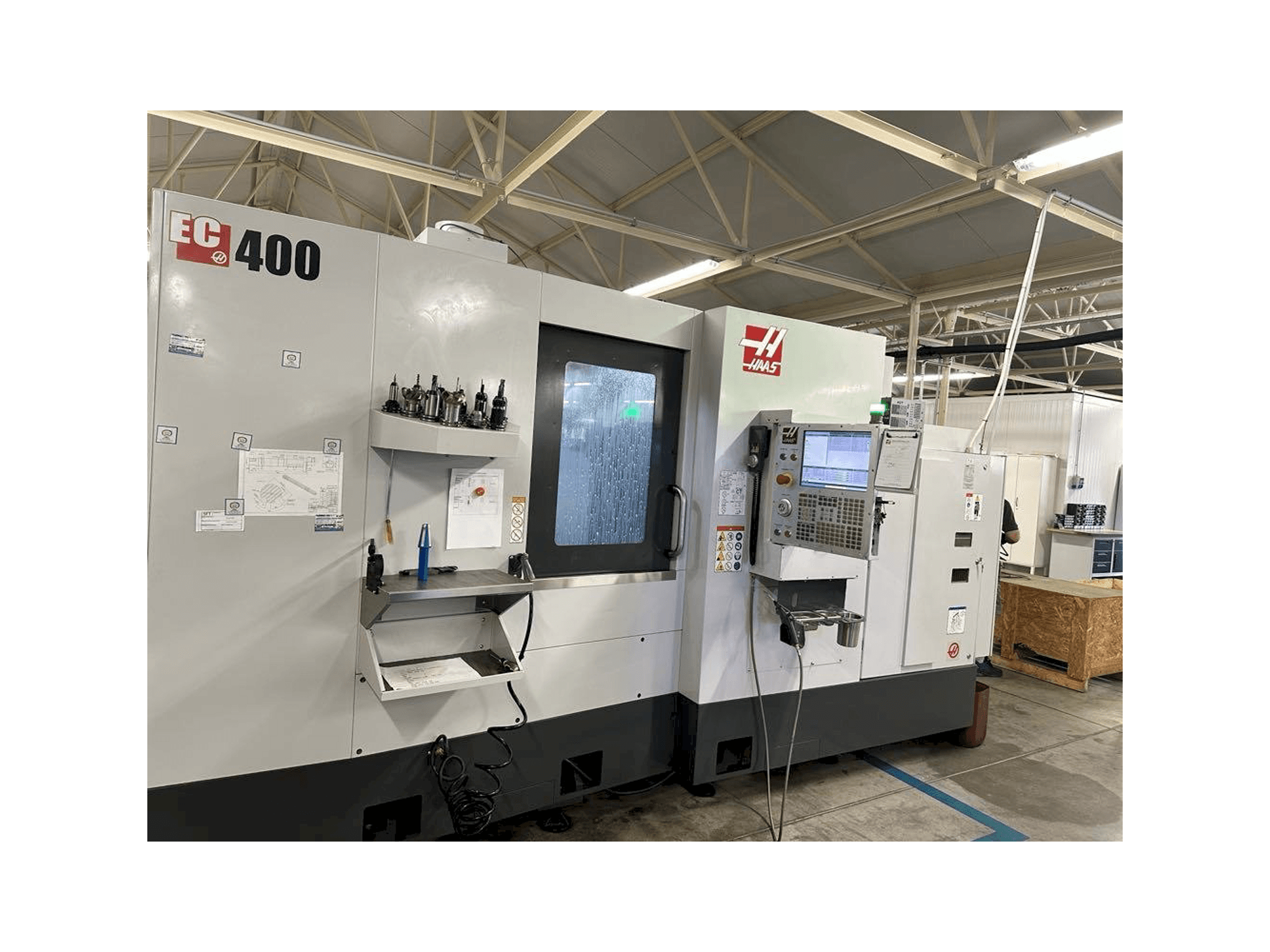HAAS EC-400-maskinen framifrån