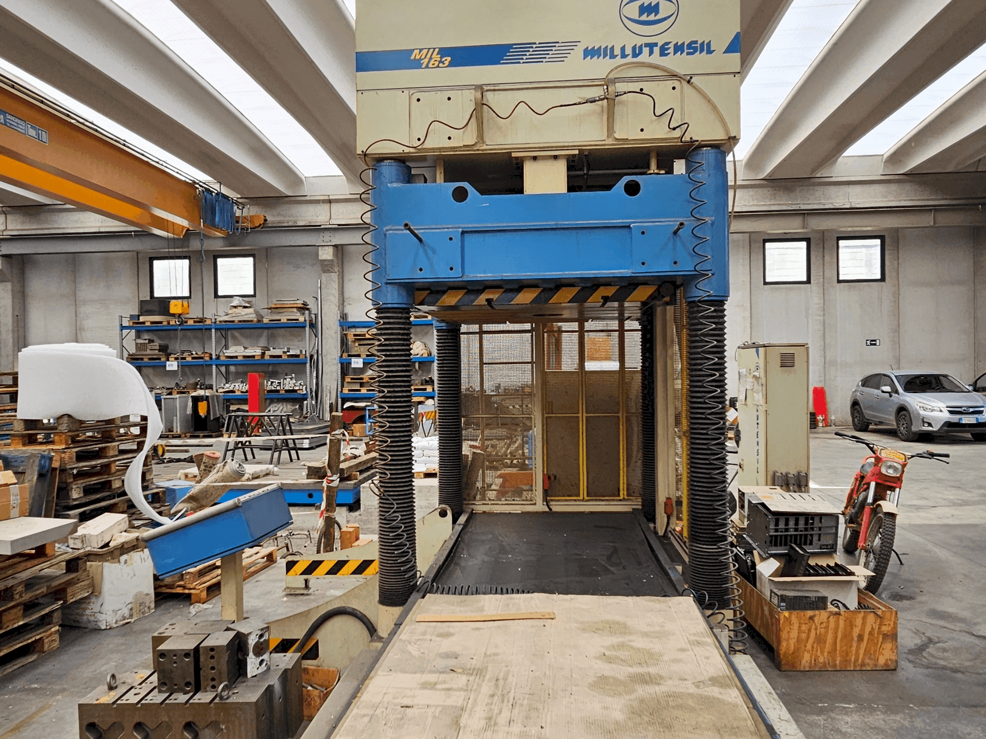 MILLUTENSIL MIL163-maskinen framifrån