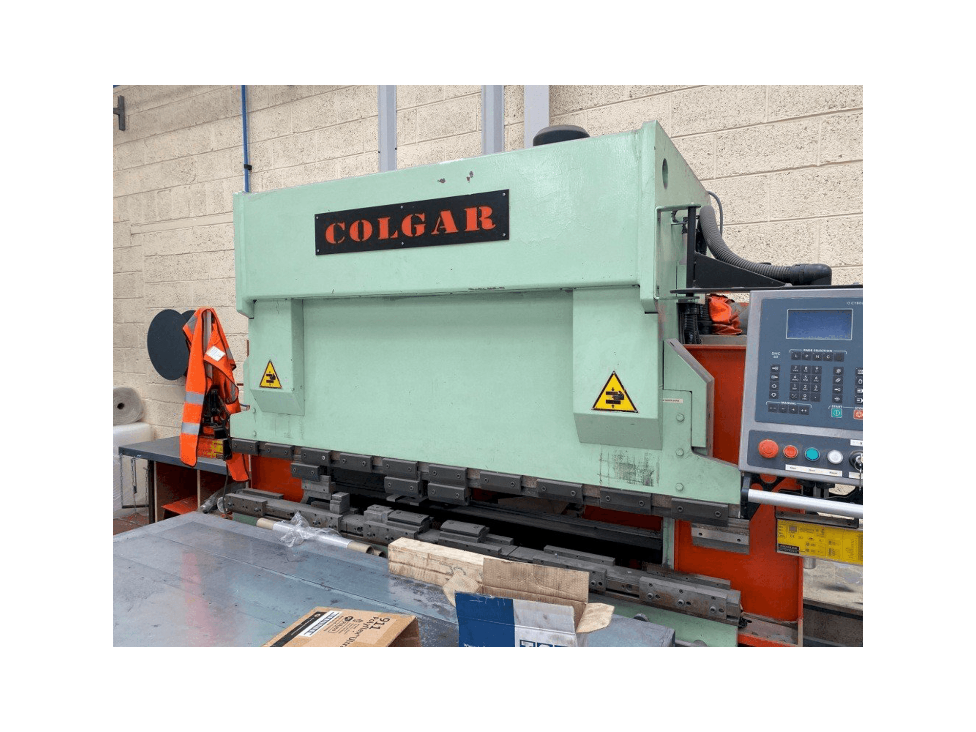 Colgar PI 316/21-maskinen framifrån