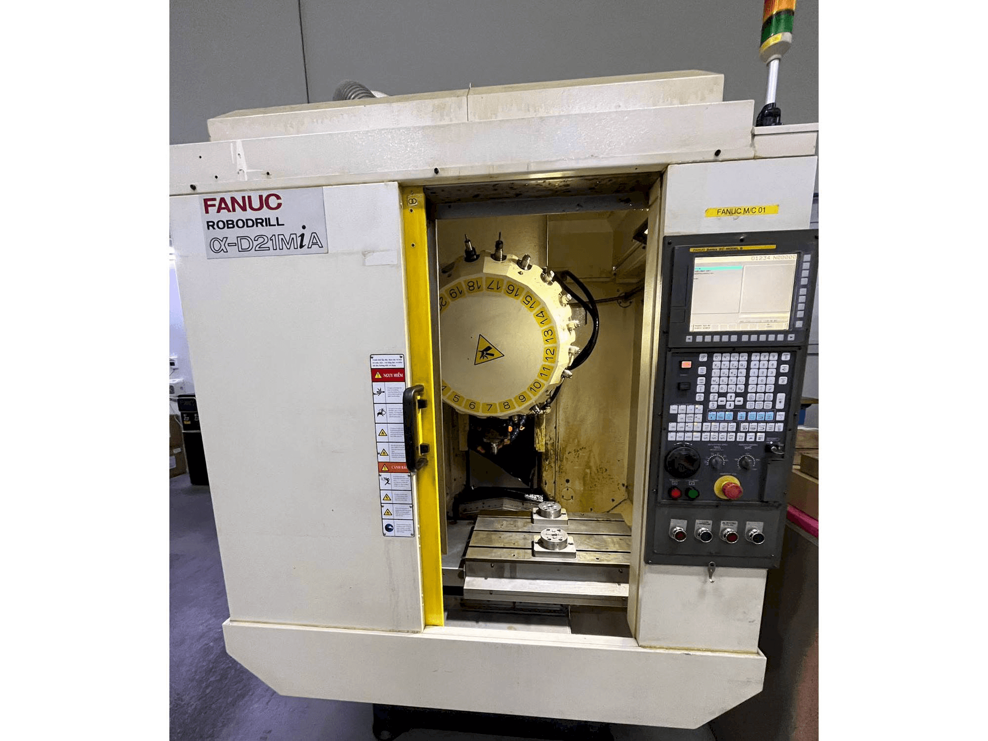 FANUC ROBODRILL A-D21MiA-maskinen framifrån