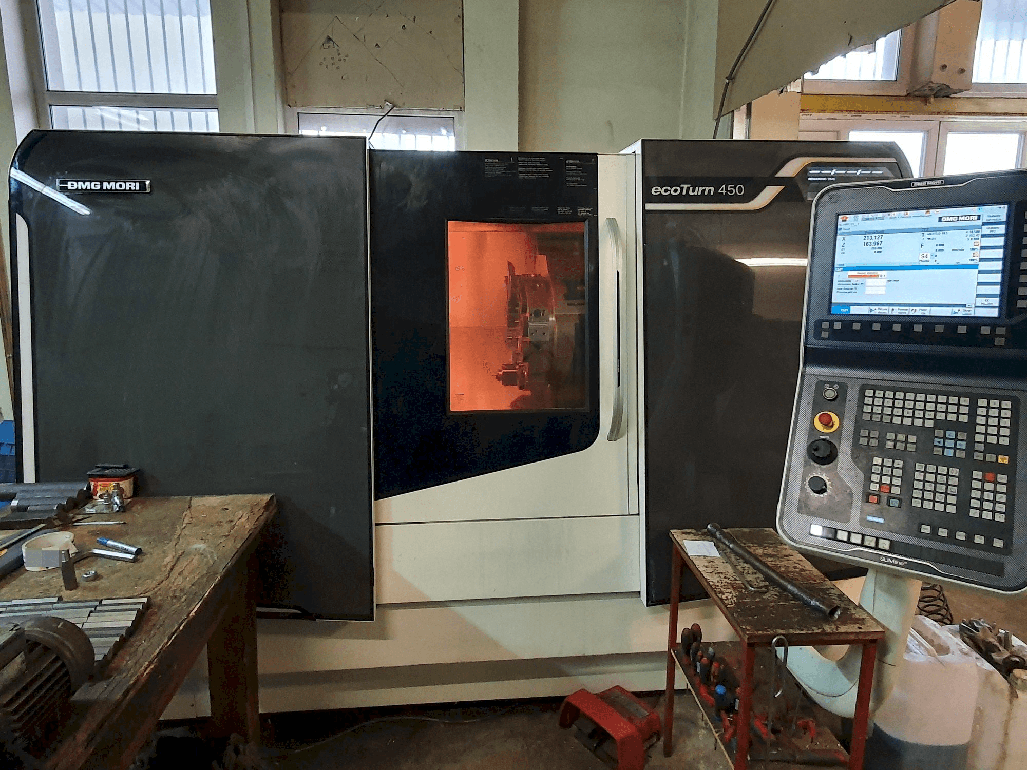 DMG MORI ecoTurn 450-maskinen framifrån