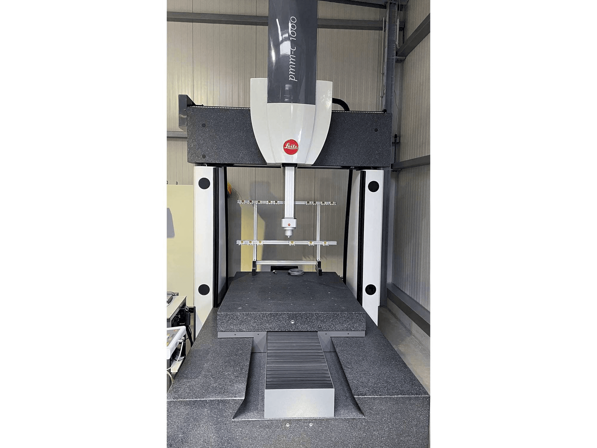 Hexagon PMM-C 1000-maskinen framifrån