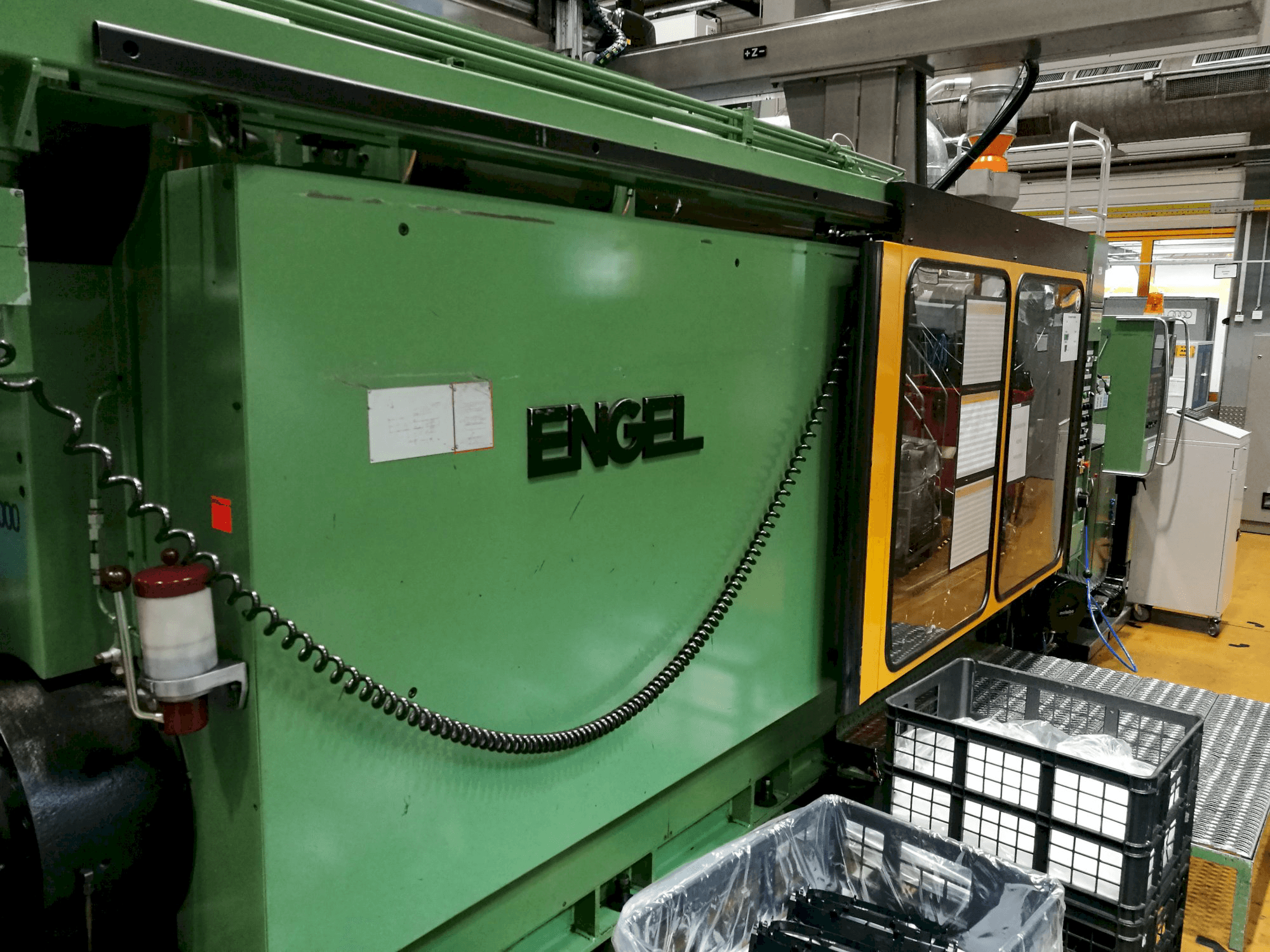 ENGEL-maskinen sedd från vänsterES 4400/800