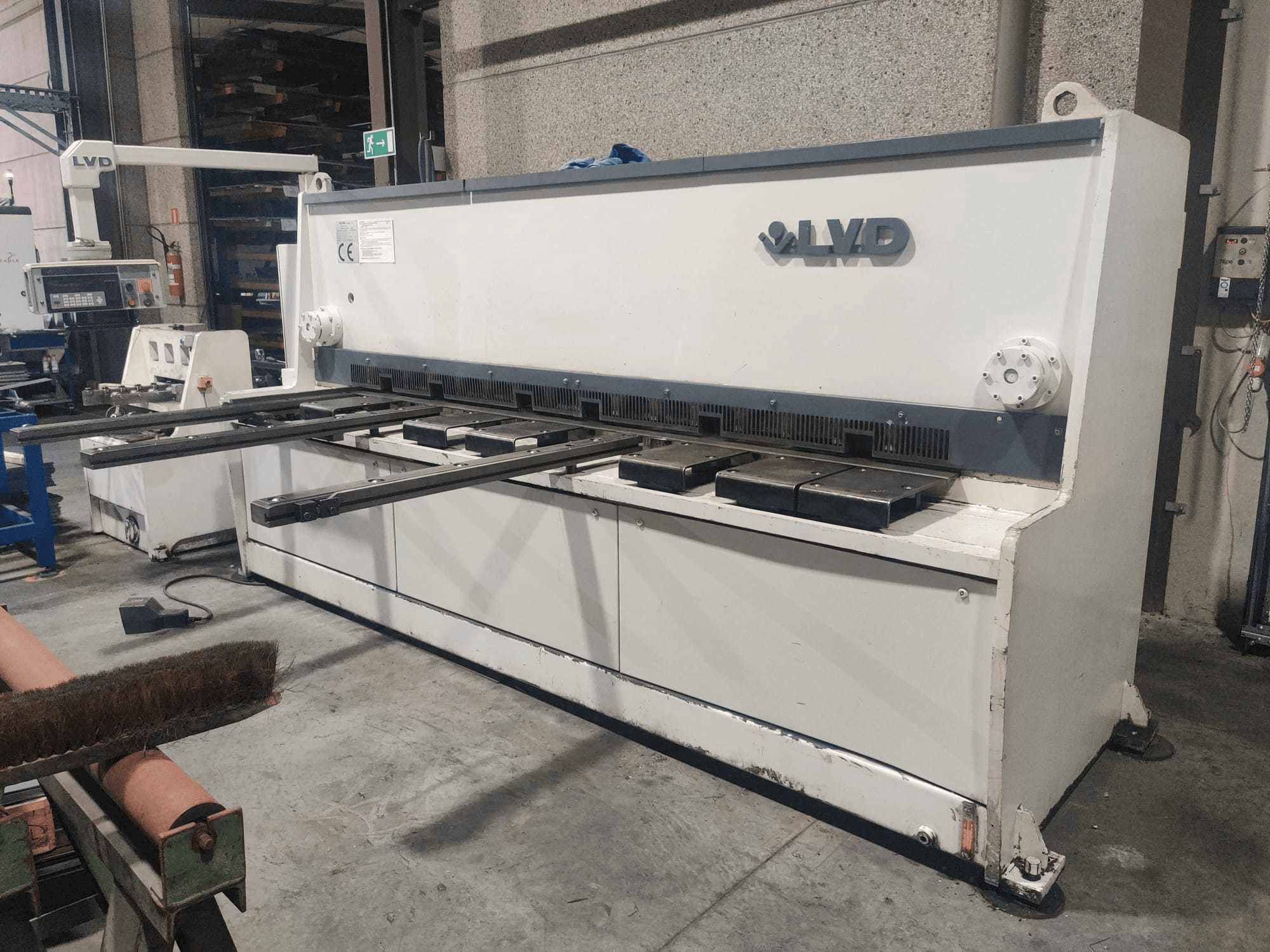 LVD HST-E 31/10-maskinen framifrån