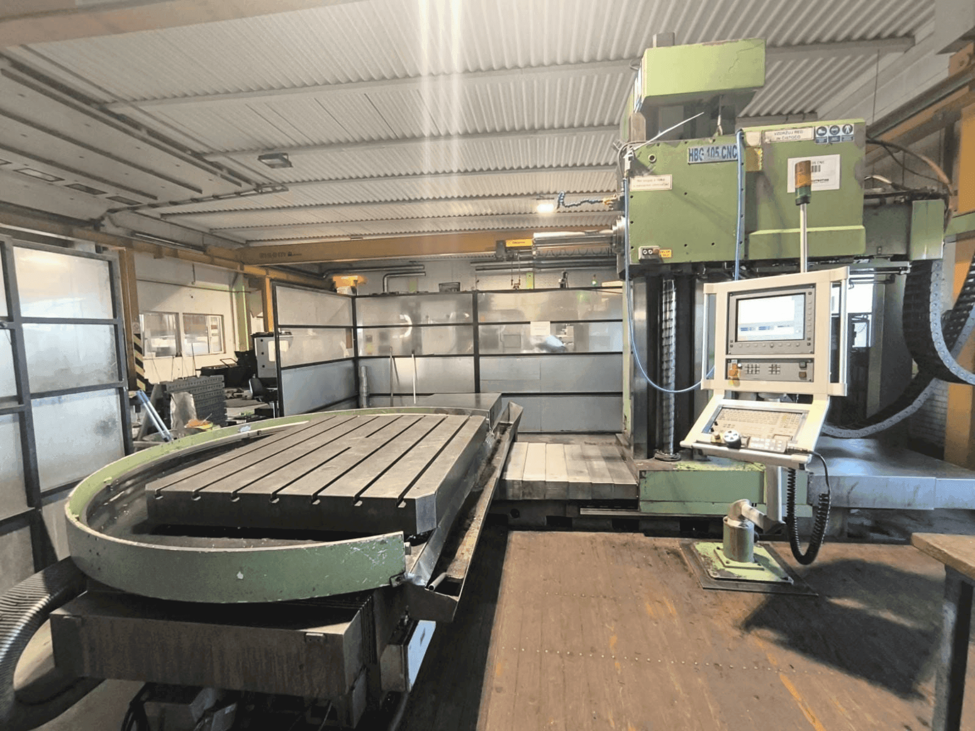 MONTAVAR HBG 105 CNC-maskinen framifrån