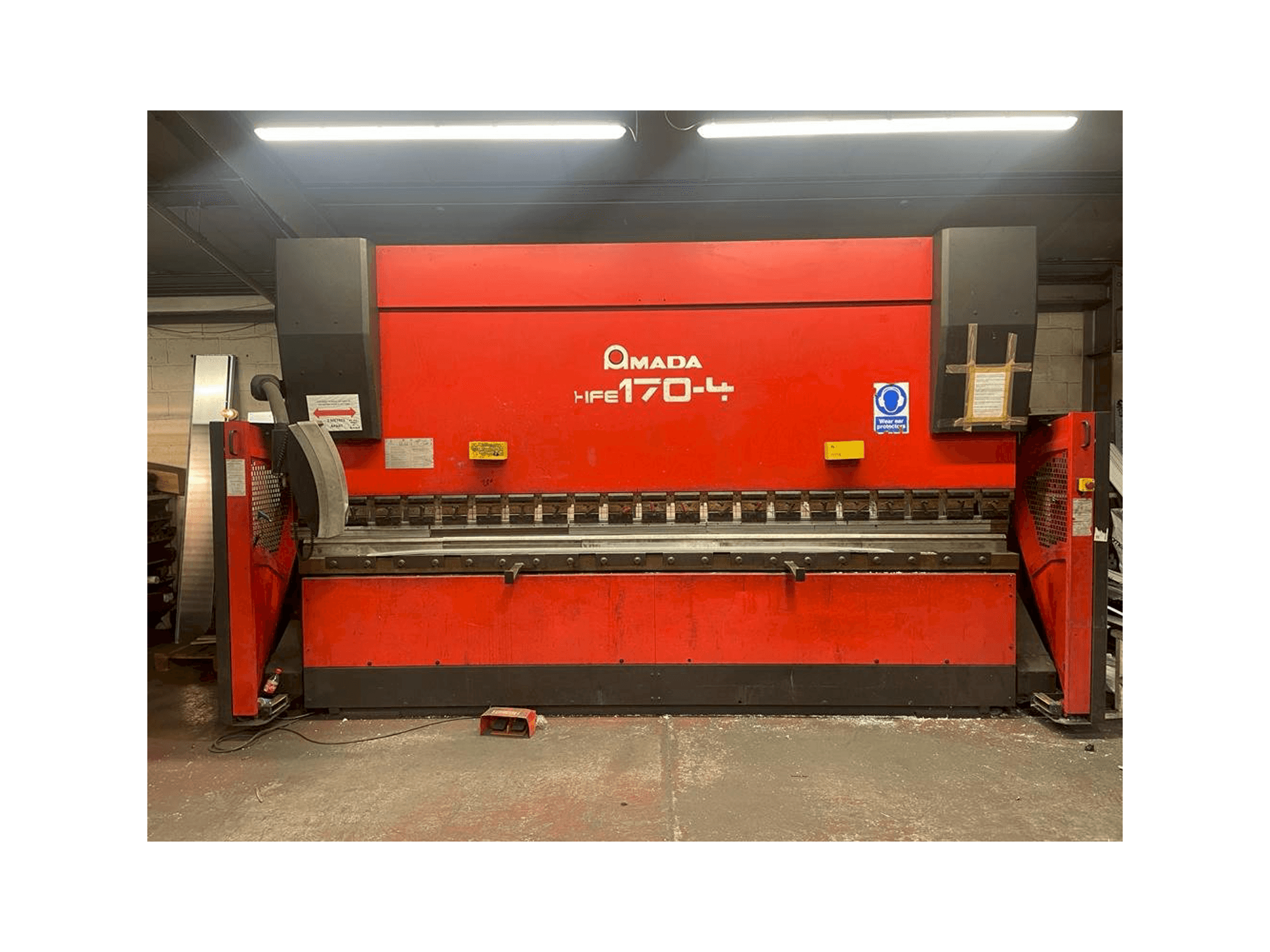 AMADA HFE 170-4-maskinen framifrån