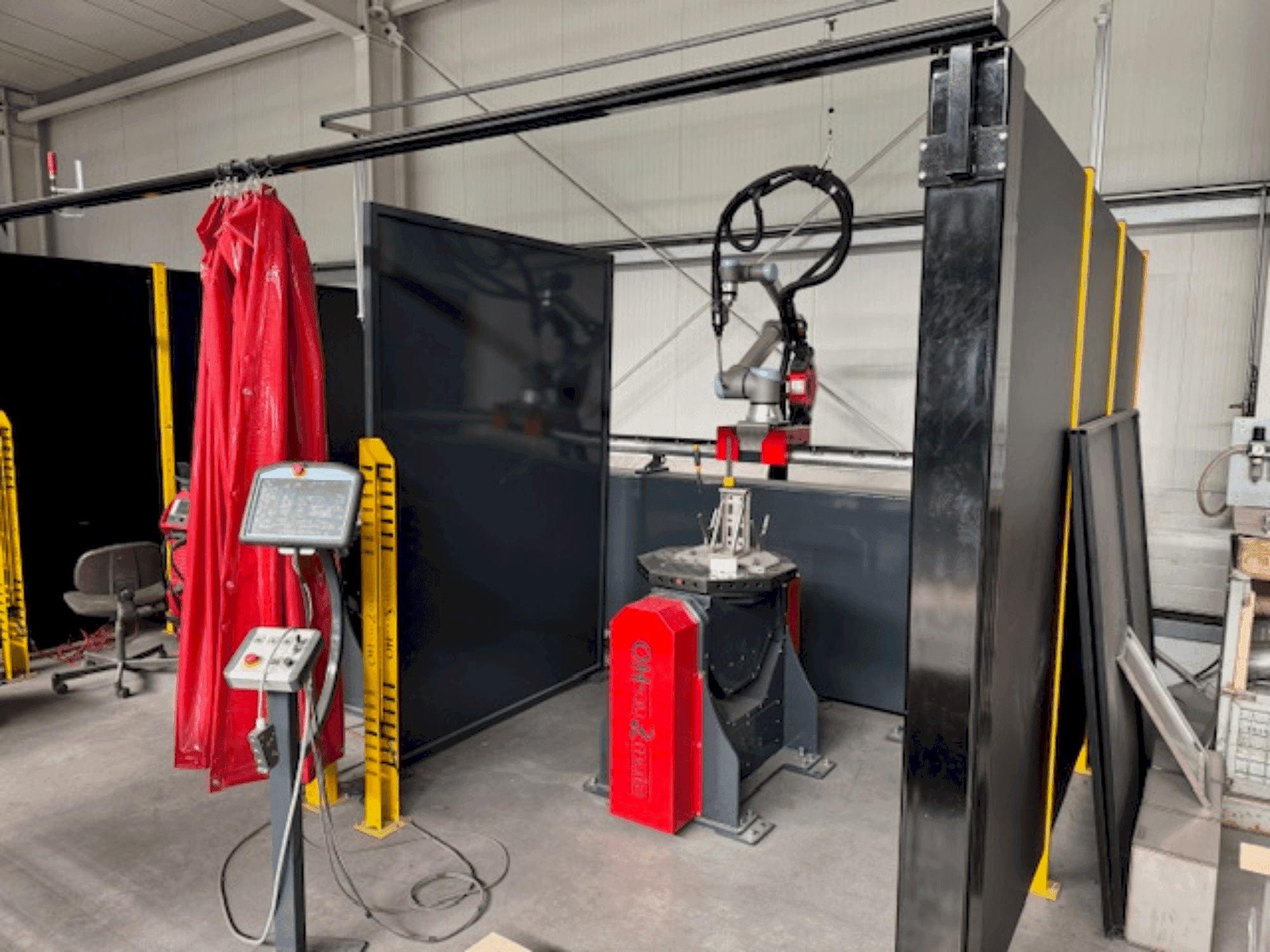 FRONIUS UR10 Roboter e-Series-maskinen framifrån