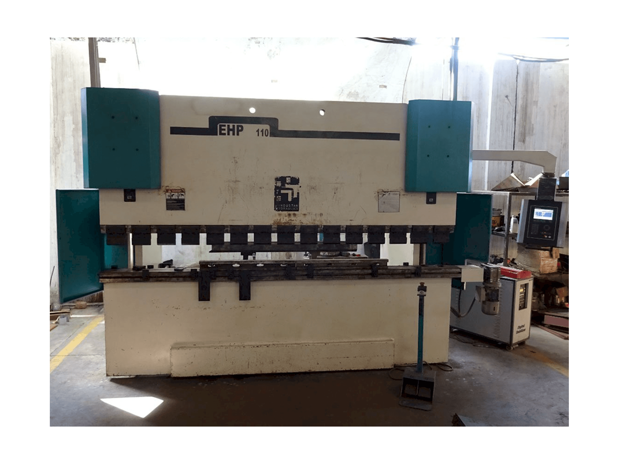 Hindustan Hydraulics-maskinen framifrånEHP 110